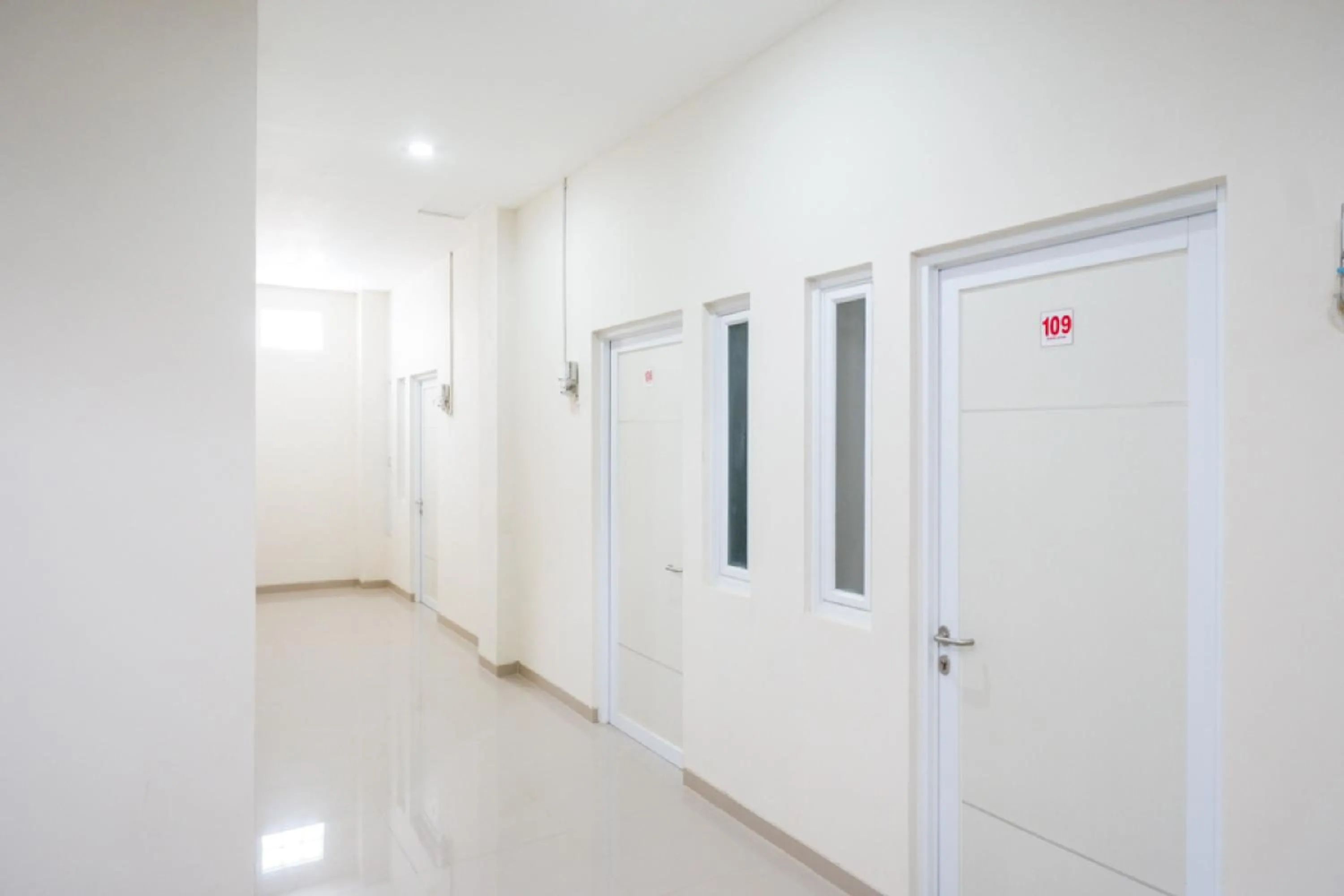 Area and facilities in RedDoorz near Pacific Mall Tegal 2