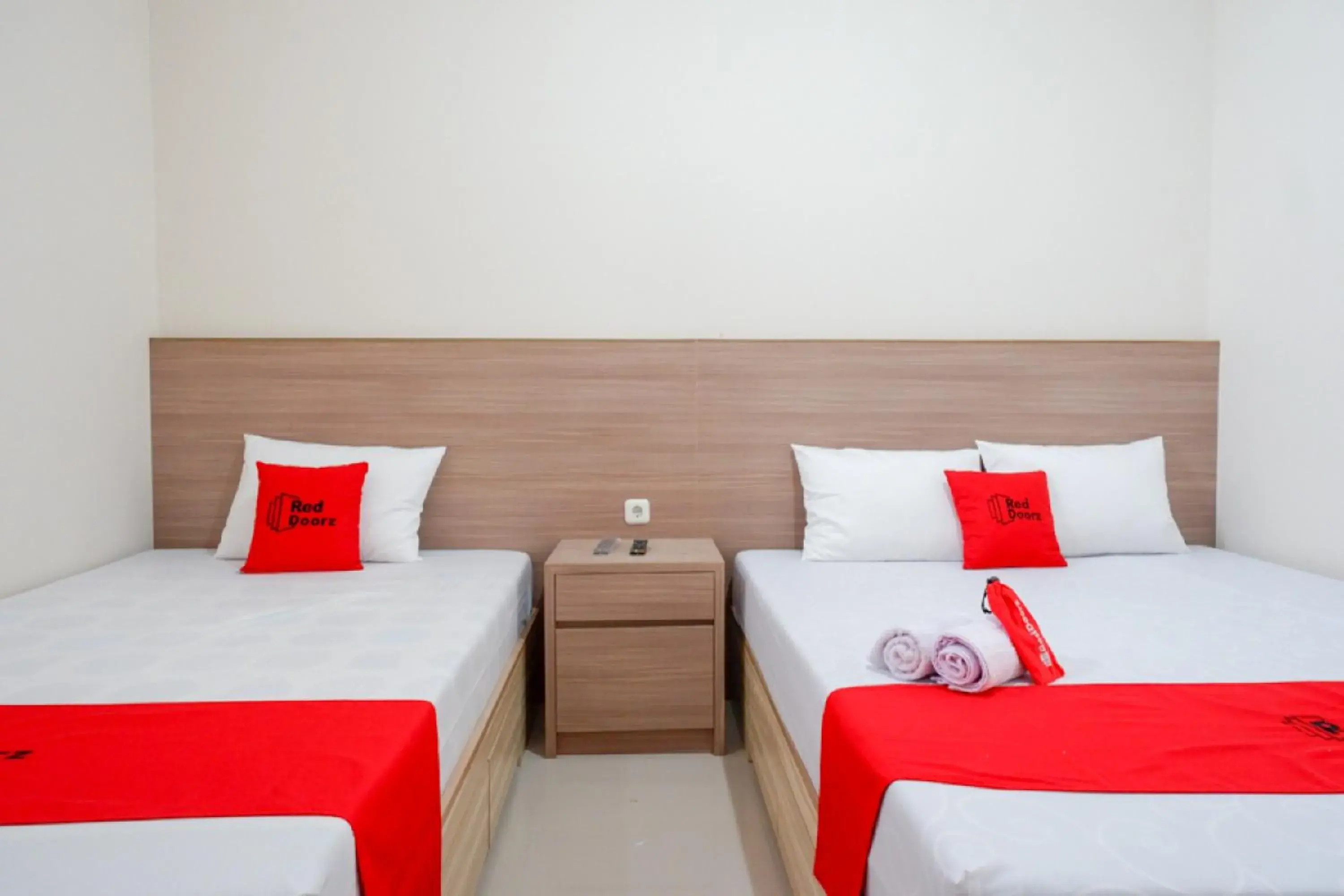 Family Room in RedDoorz near Pacific Mall Tegal 2 Family Room in RedDoorz near Pacific Mall Tegal 2