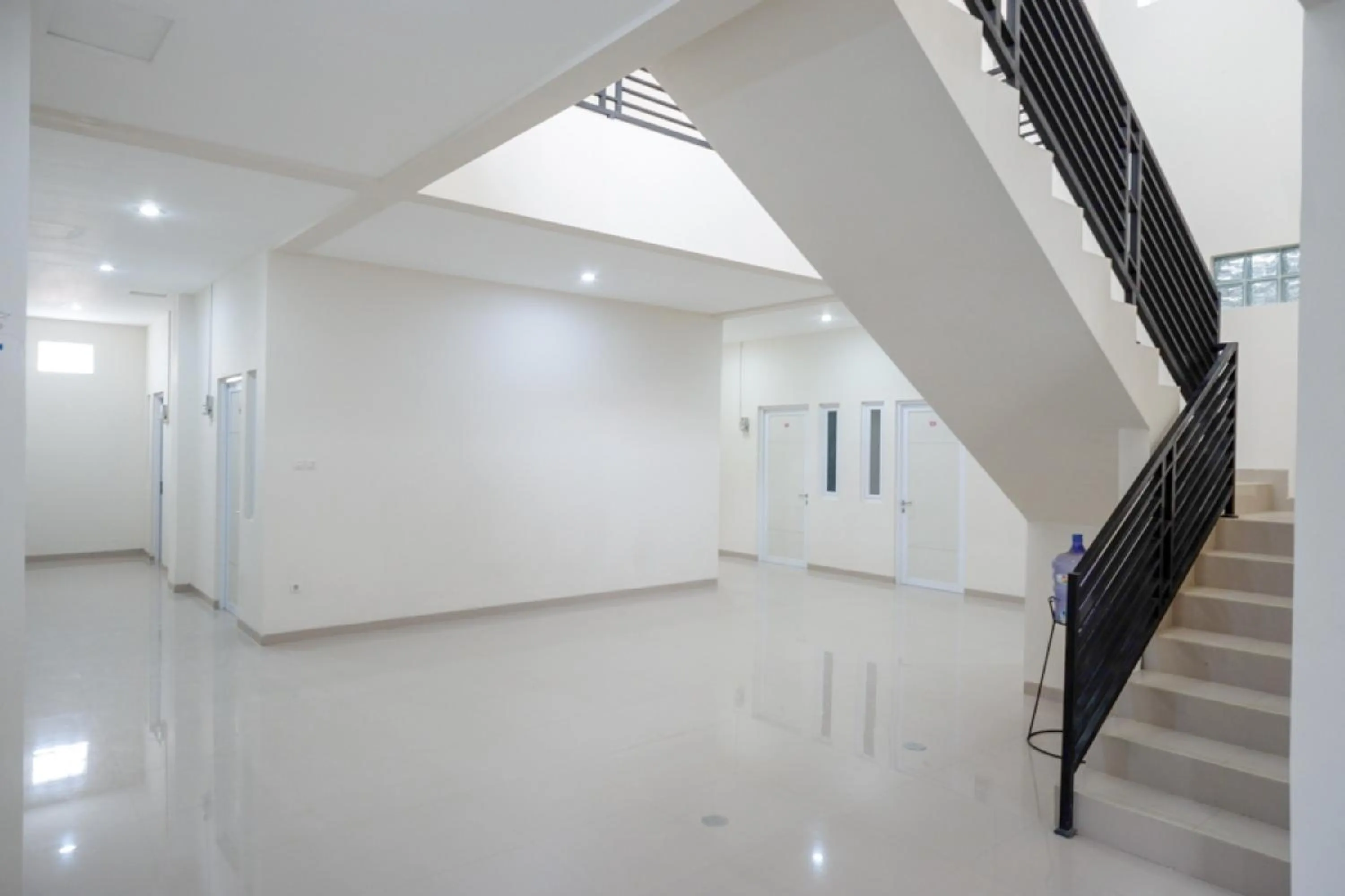 Area and facilities in RedDoorz near Pacific Mall Tegal 2