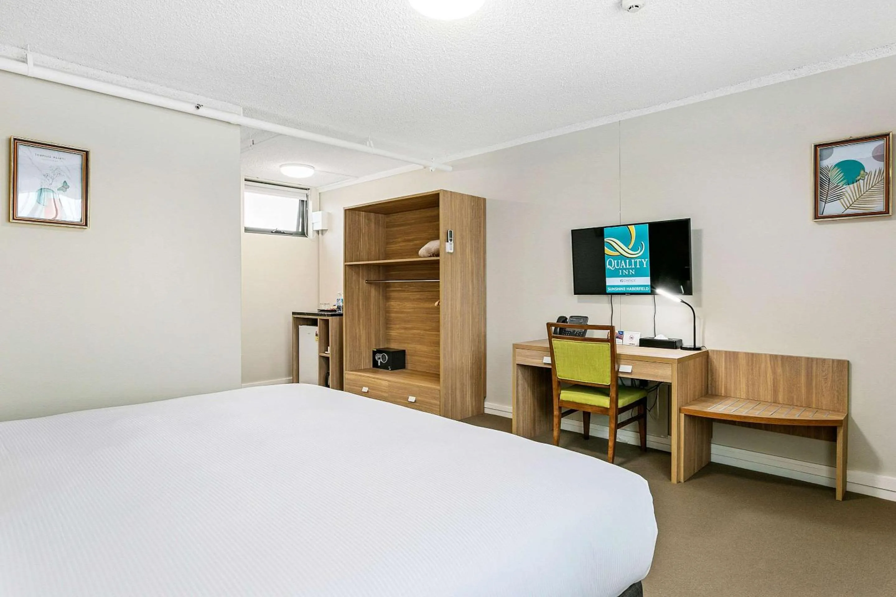 Bedroom, Bed in Quality Inn Sunshine Haberfield