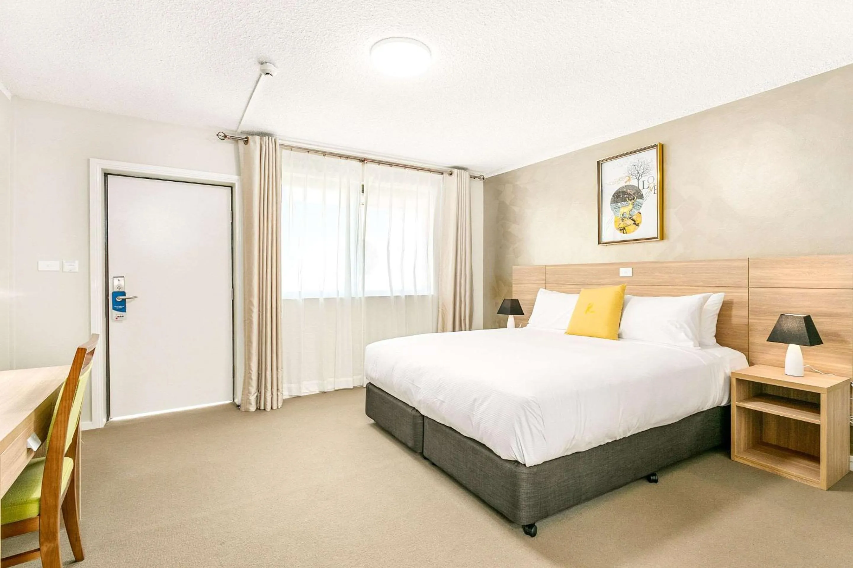 Bedroom, Bed in Quality Inn Sunshine Haberfield