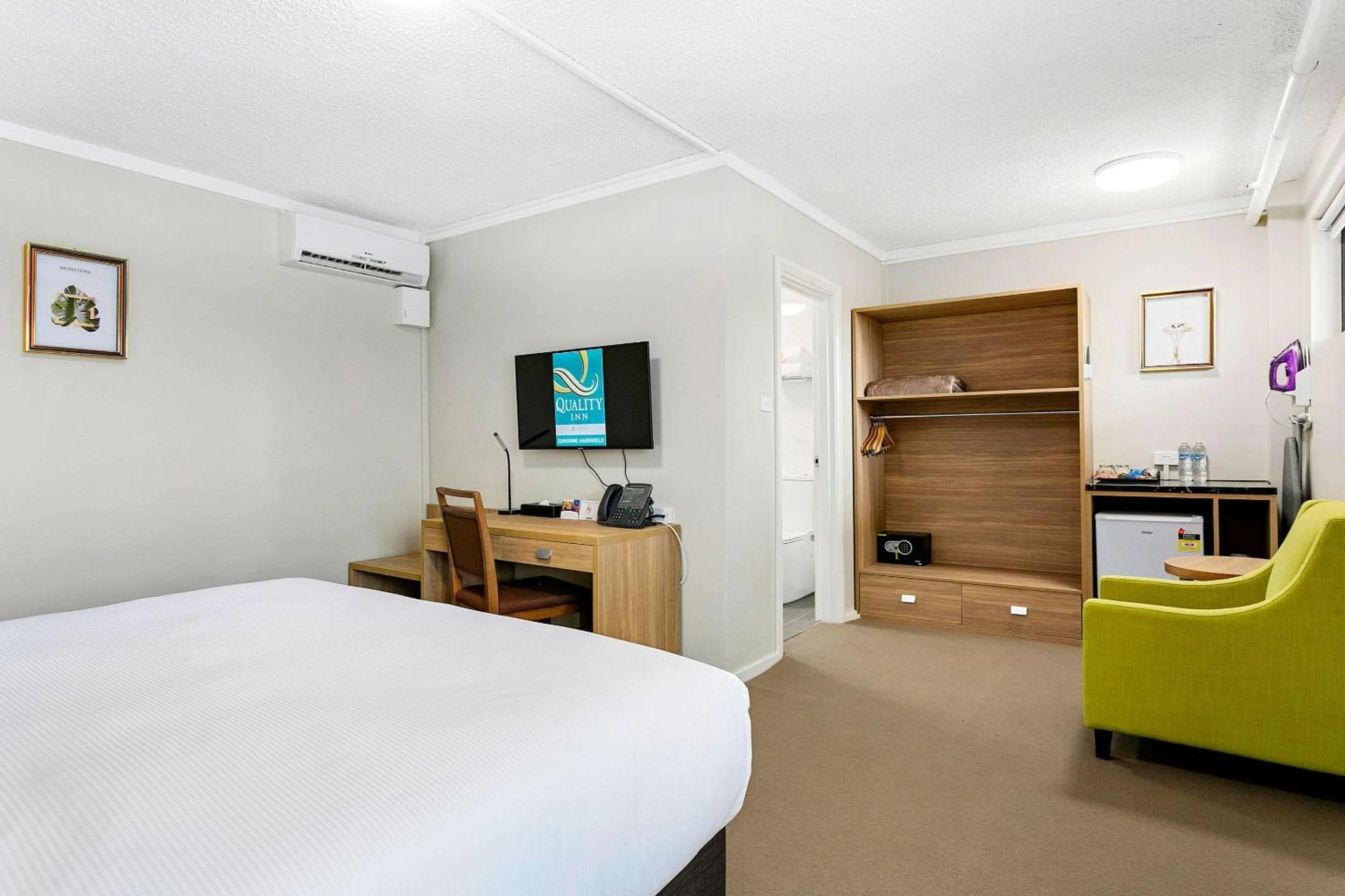 Bedroom, Bed in Quality Inn Sunshine Haberfield