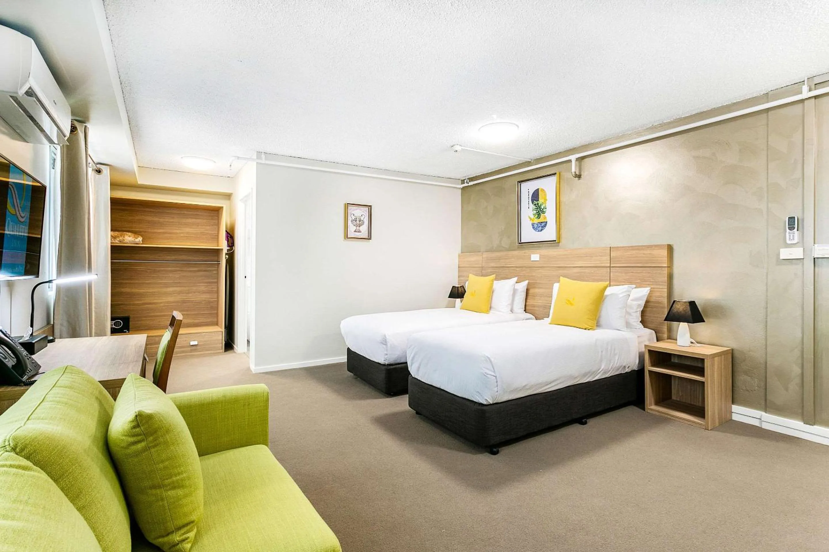 Bedroom, Bed in Quality Inn Sunshine Haberfield