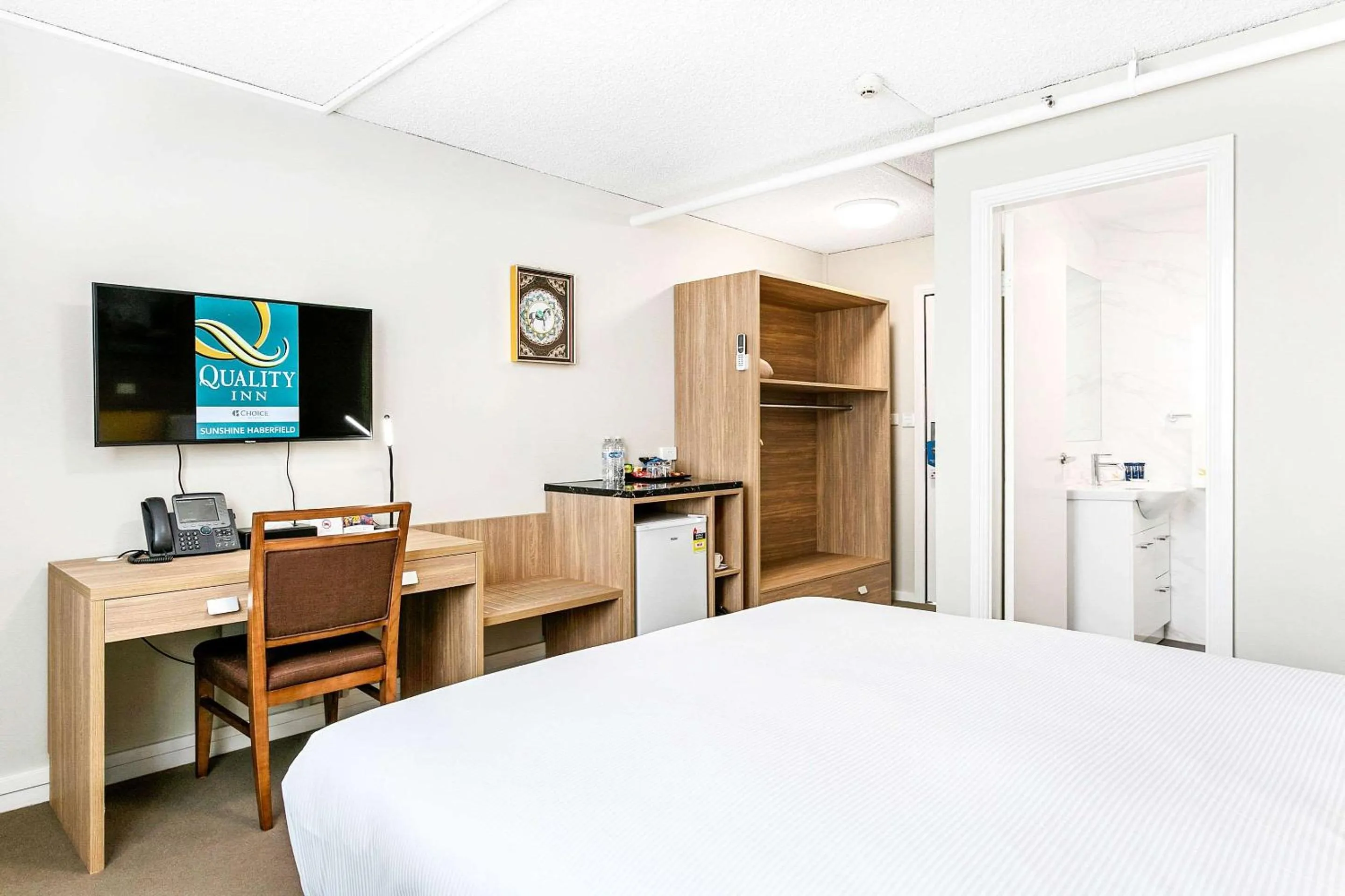 Bedroom, Bed in Quality Inn Sunshine Haberfield