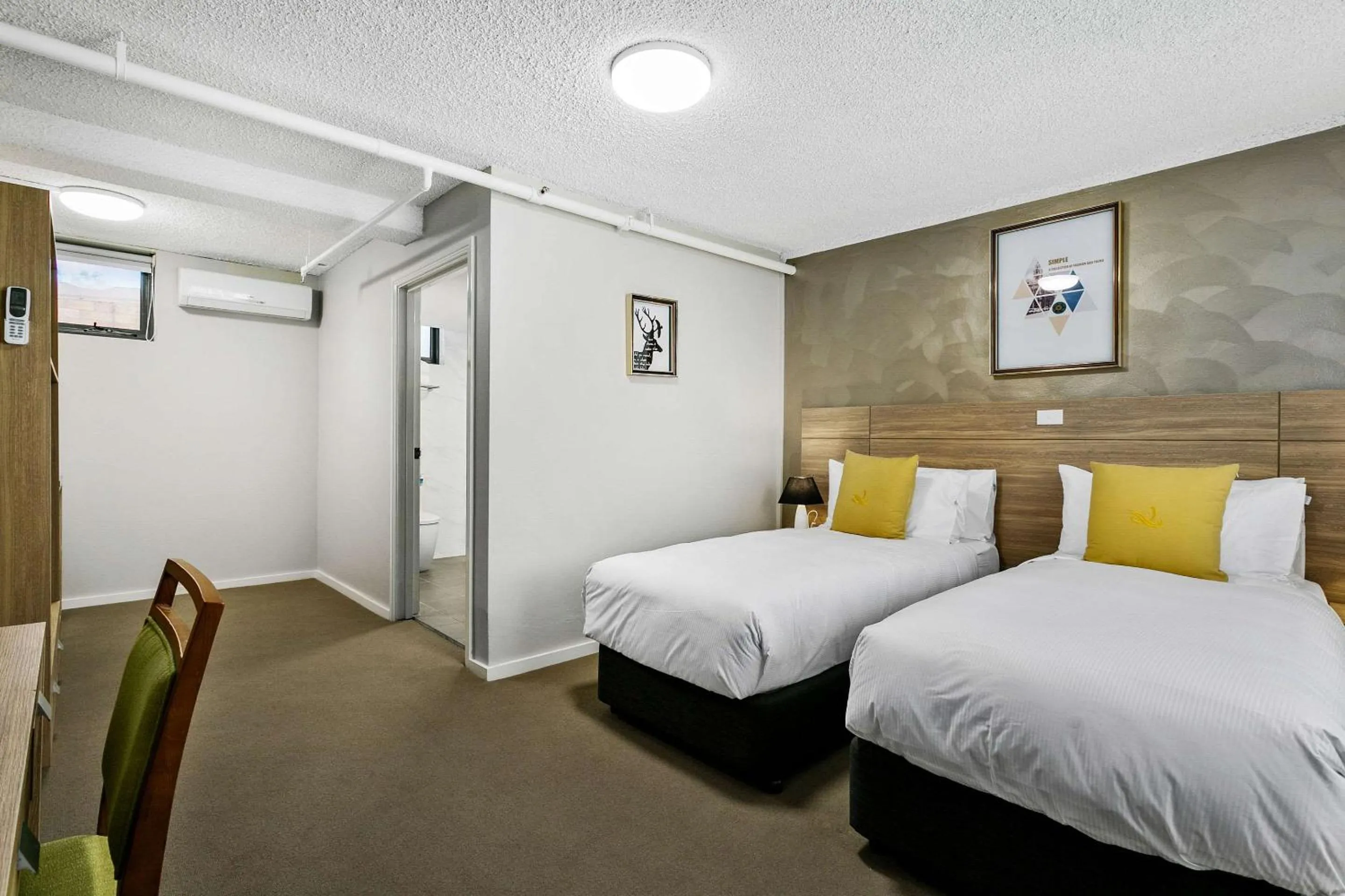 Bedroom, Bed in Quality Inn Sunshine Haberfield
