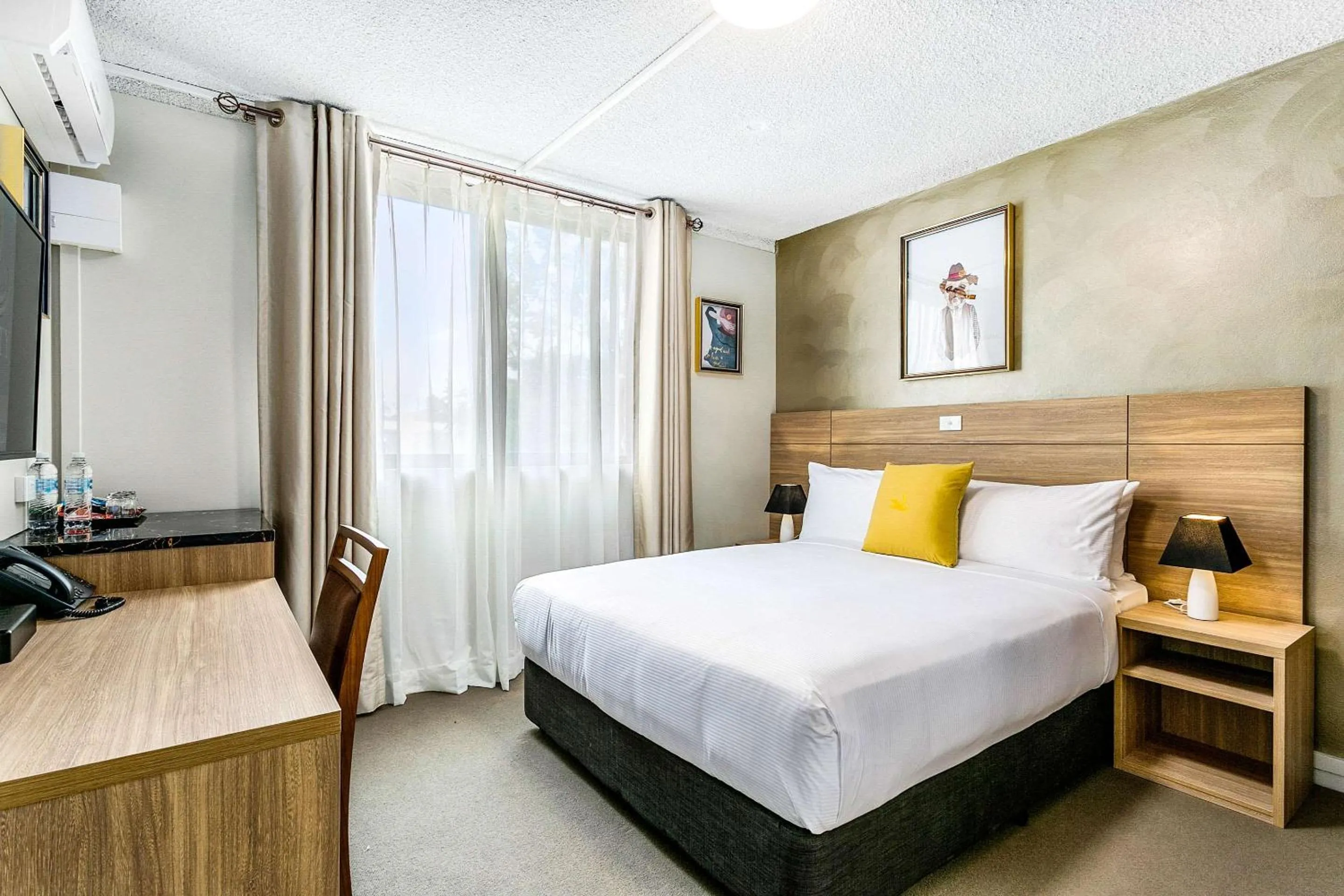 Bedroom, Bed in Quality Inn Sunshine Haberfield