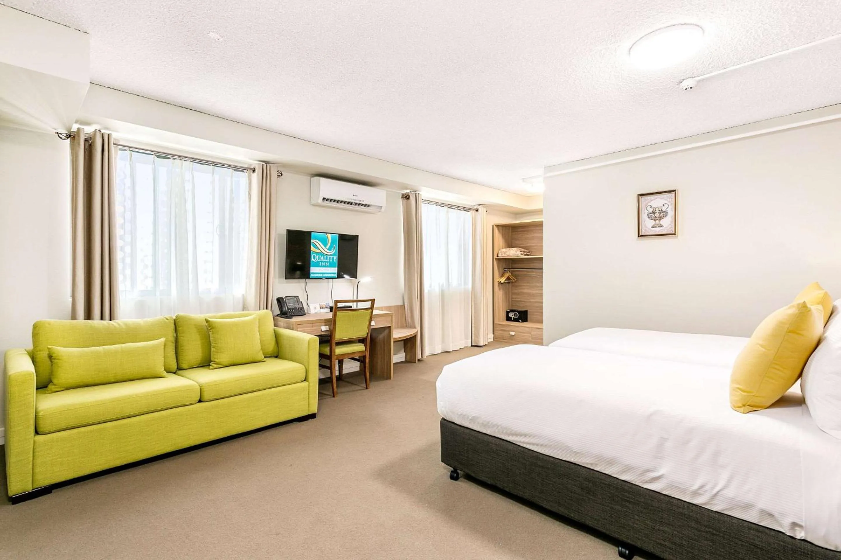 Bedroom, Bed in Quality Inn Sunshine Haberfield