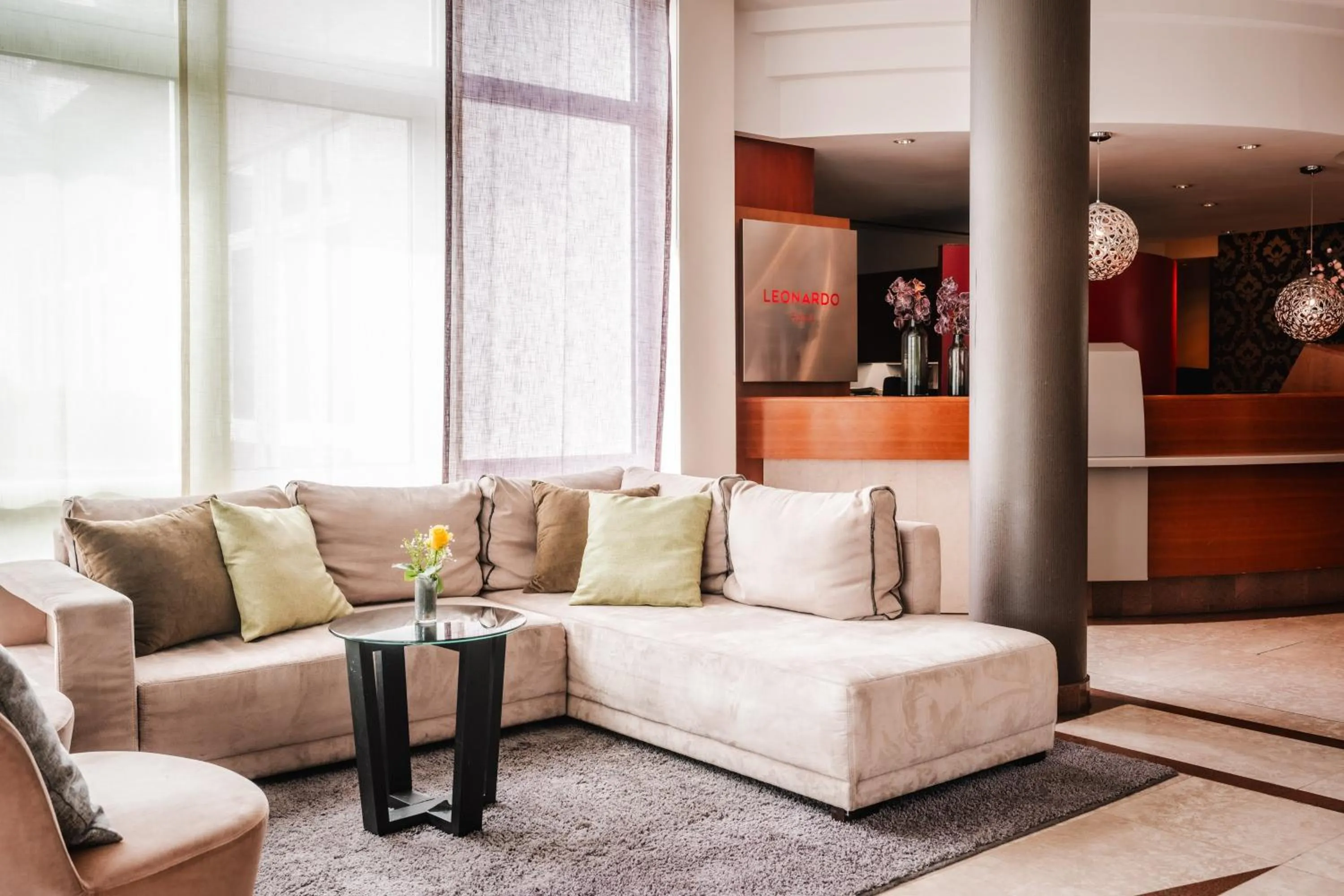 Lounge or bar in Leonardo Hotel Aachen