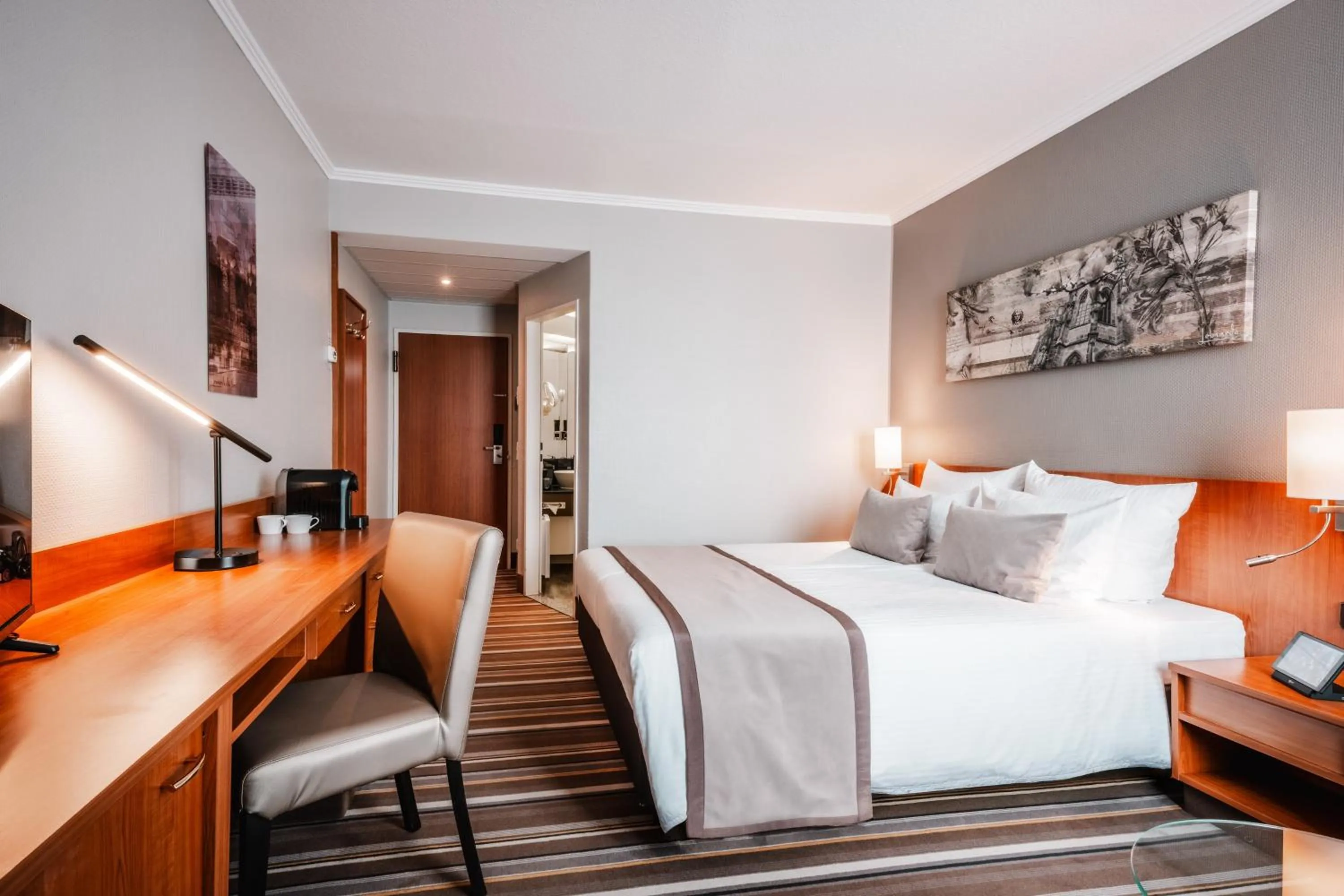 Photo of the whole room, Bed in Leonardo Hotel Aachen