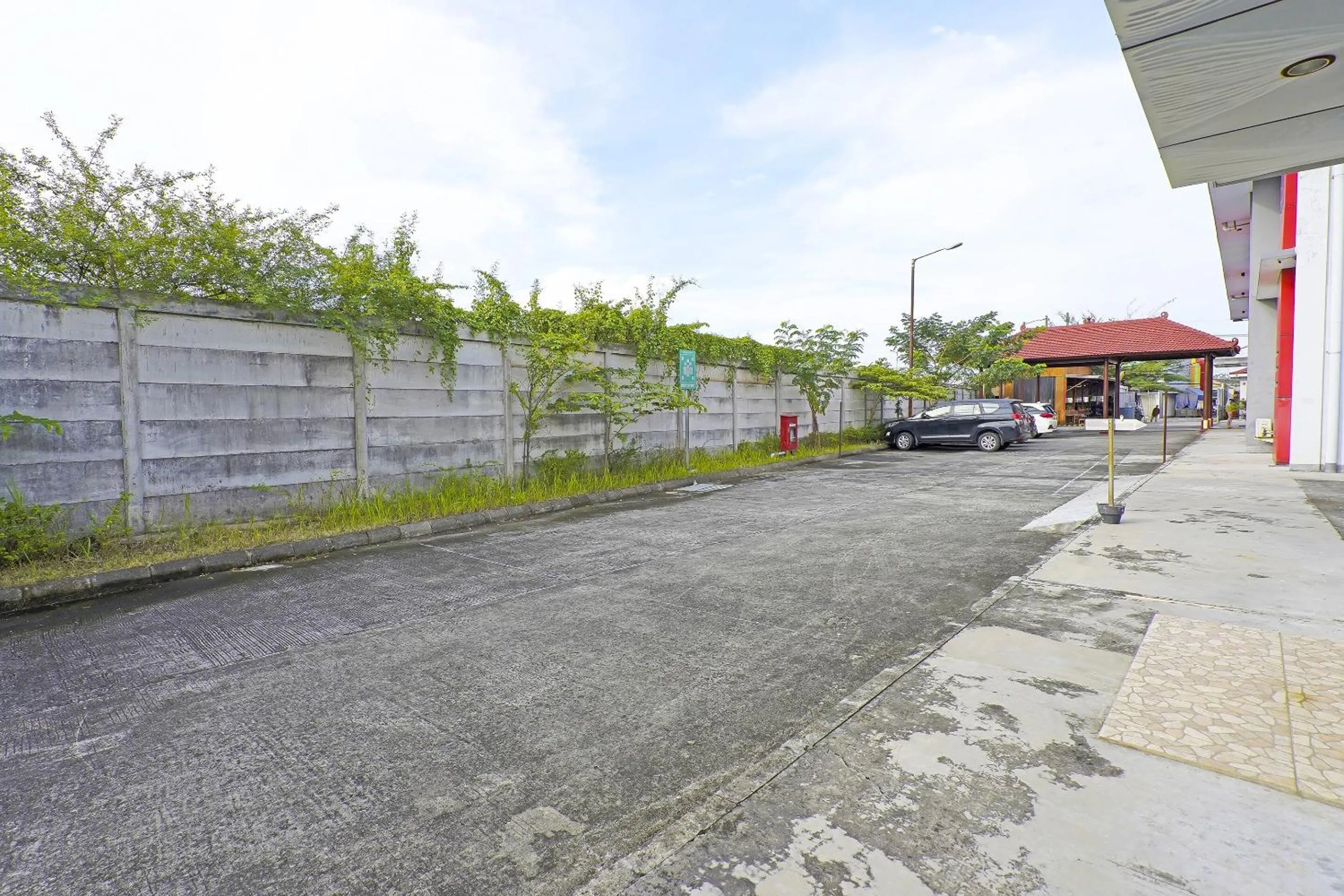 Facade/entrance in Hotel O Pondok Inap Shofwa 2