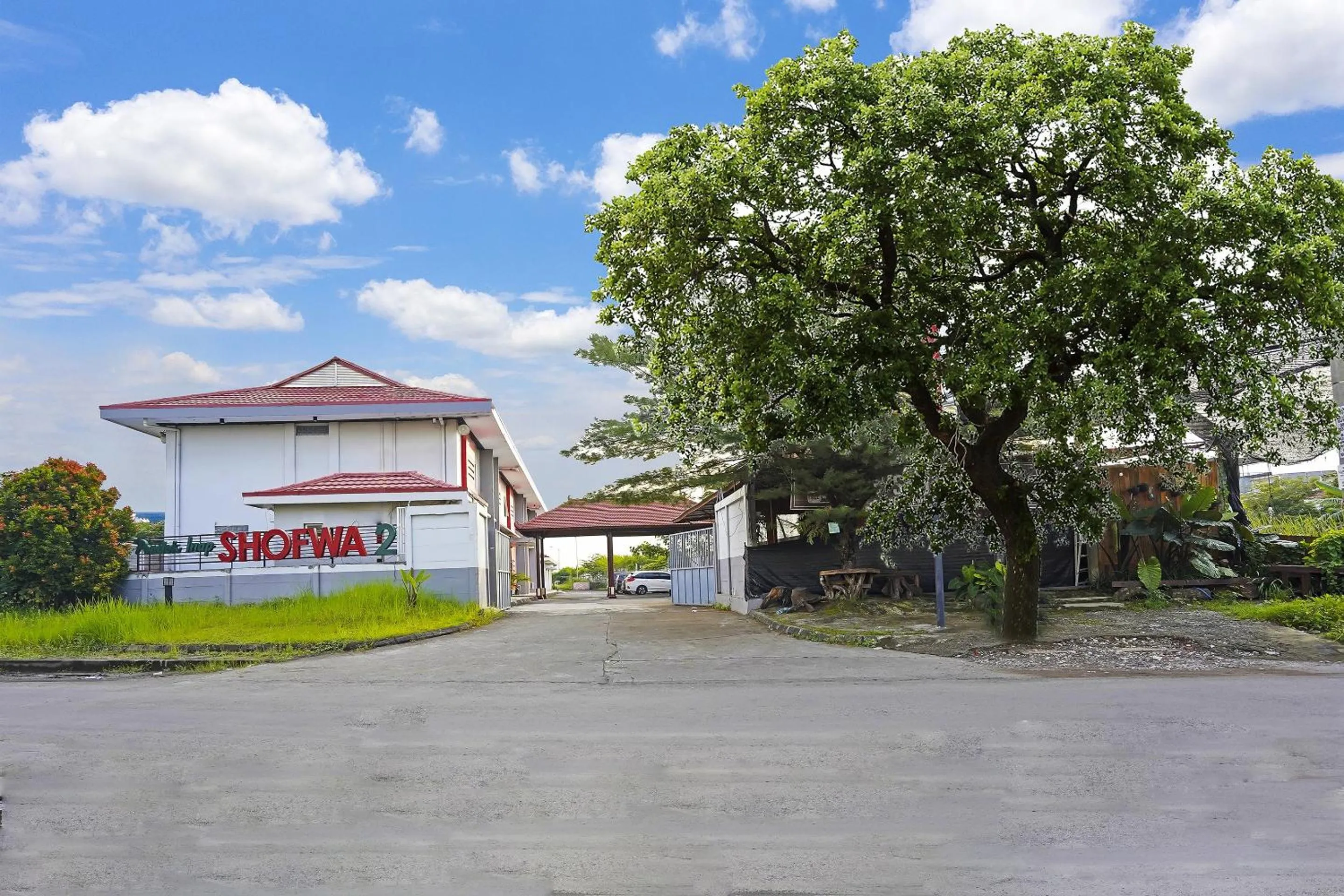 Facade/entrance in Hotel O Pondok Inap Shofwa 2