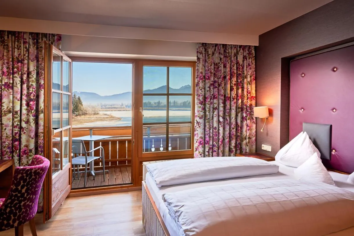 Lake view, Bed in Hotel Sommer-Haus am See