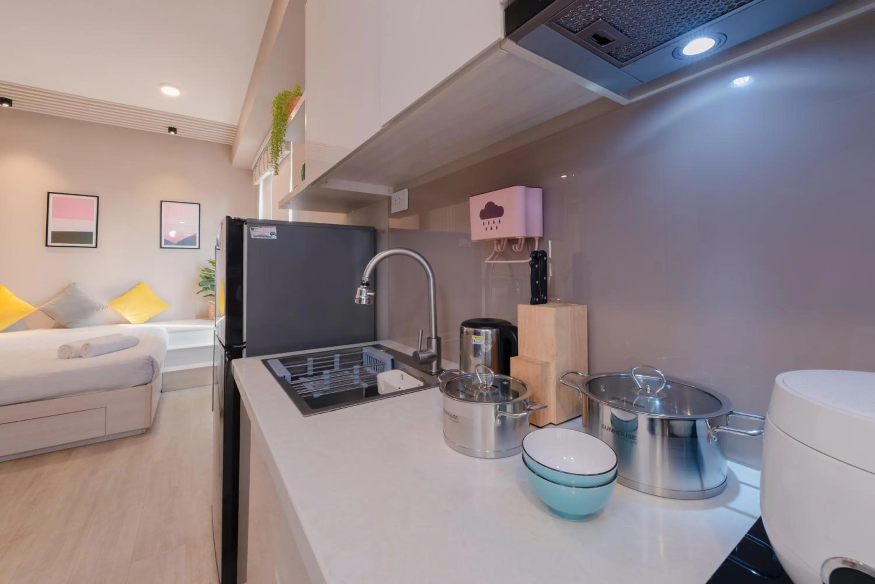 Kitchen or kitchenette, Bed in S Lux Apartment