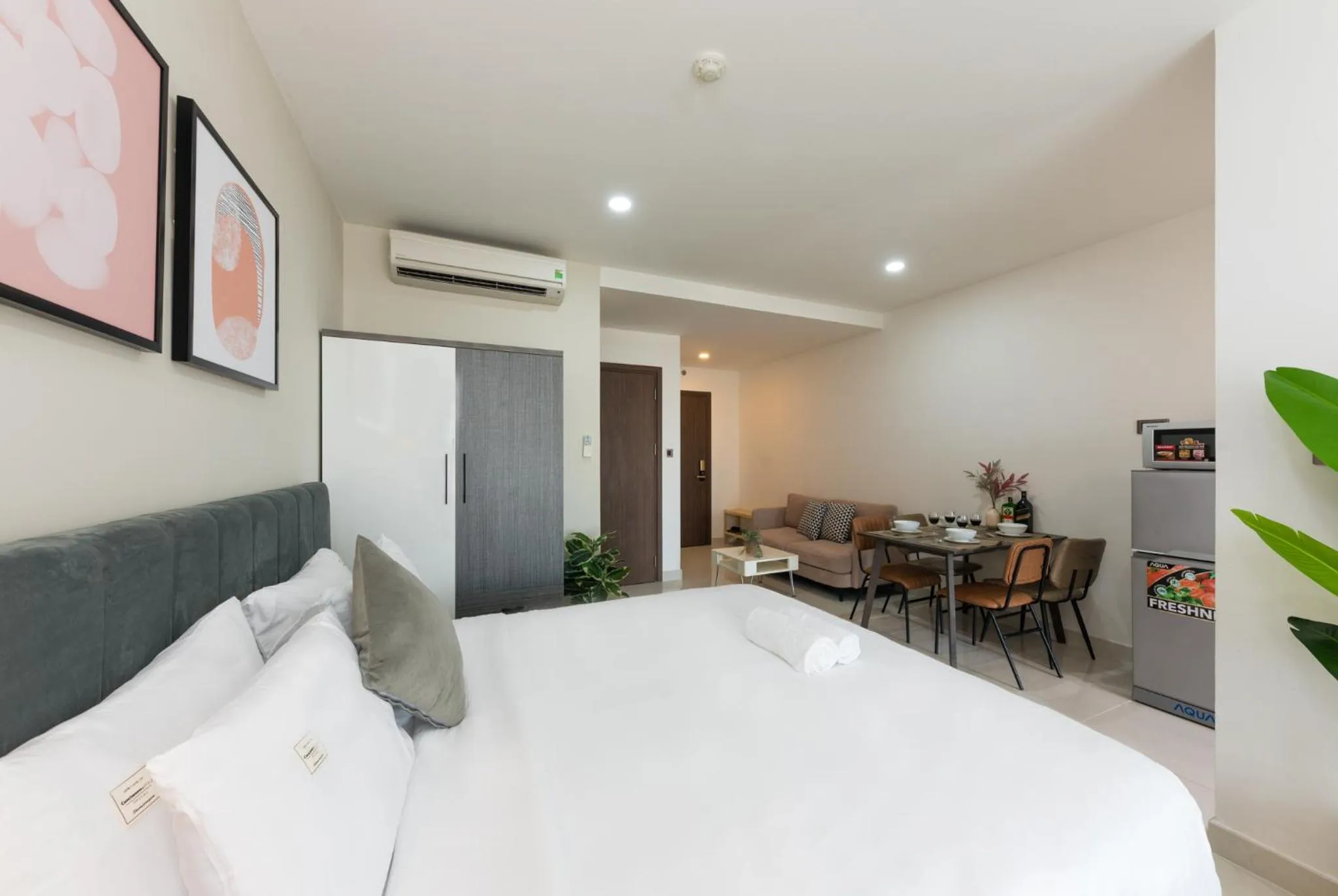 Photo of the whole room, Bed in S Lux Apartment