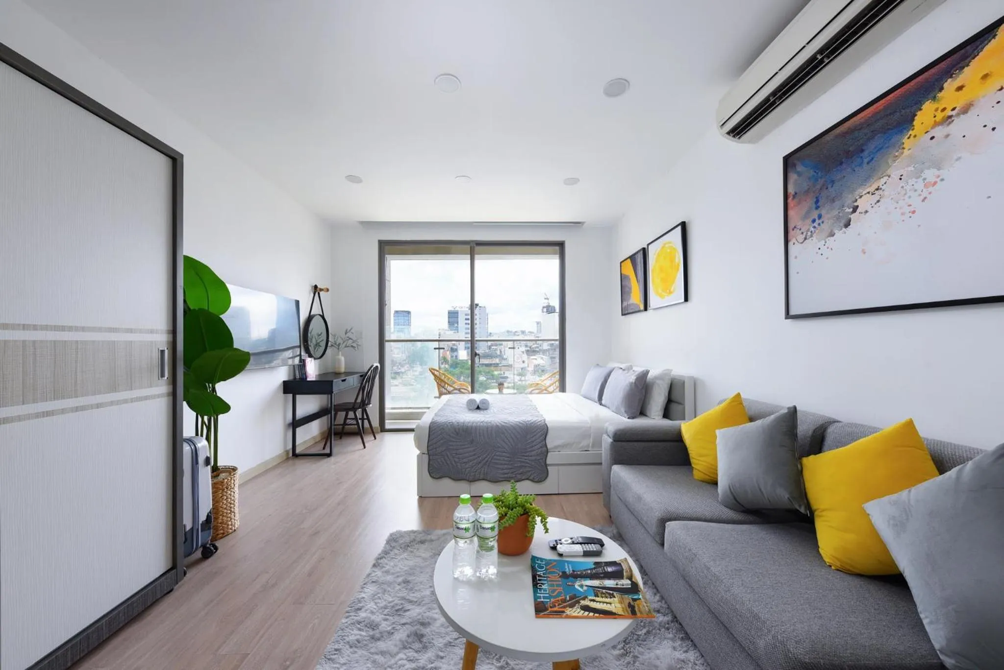 Photo of the whole room in S Lux Apartment