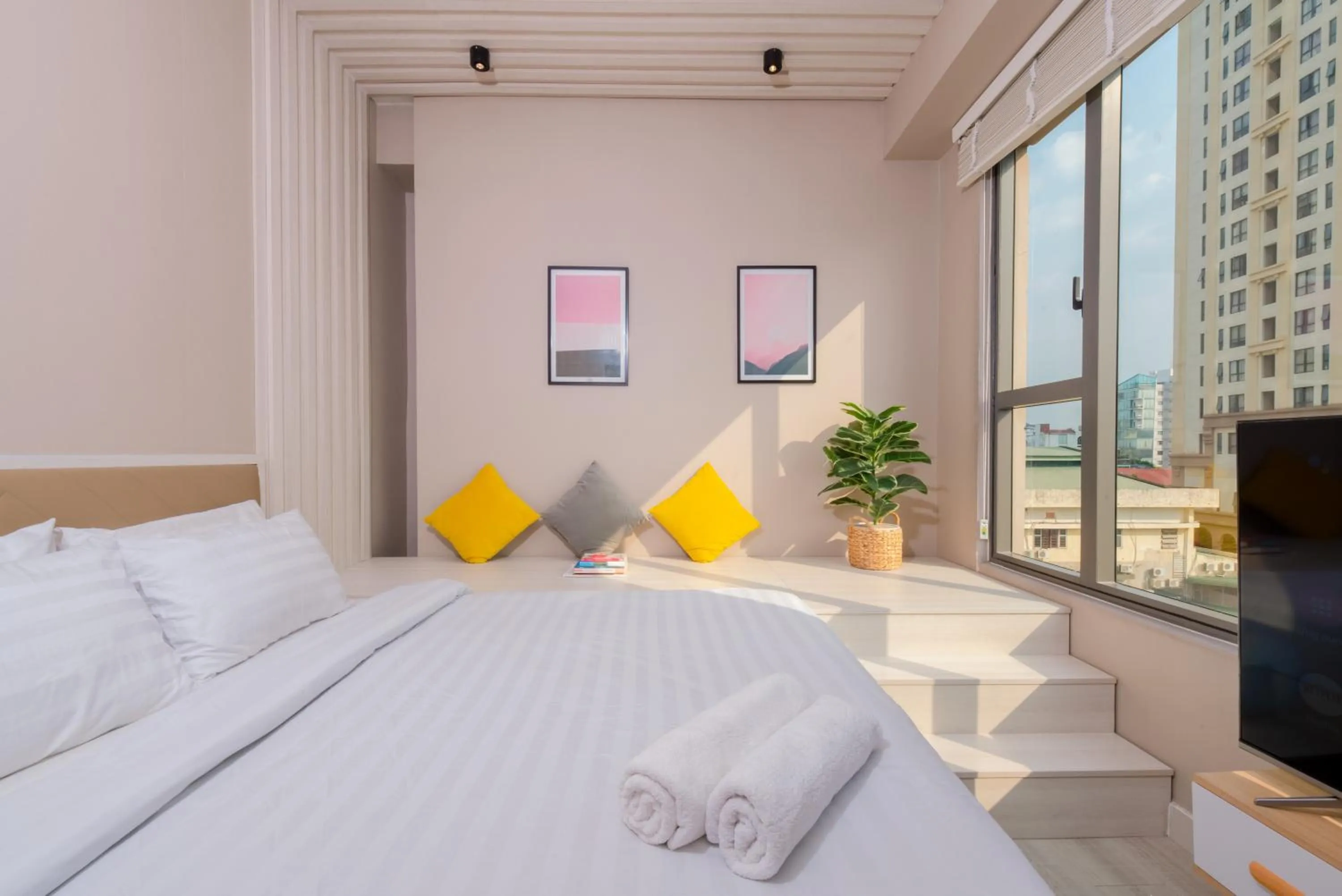 Bed in S Lux Apartment