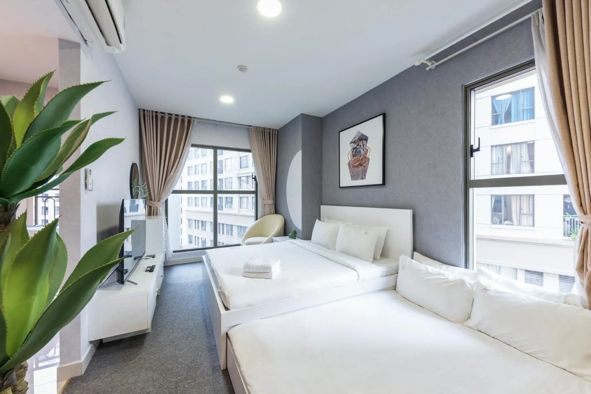 Photo of the whole room, Bed in S Lux Apartment