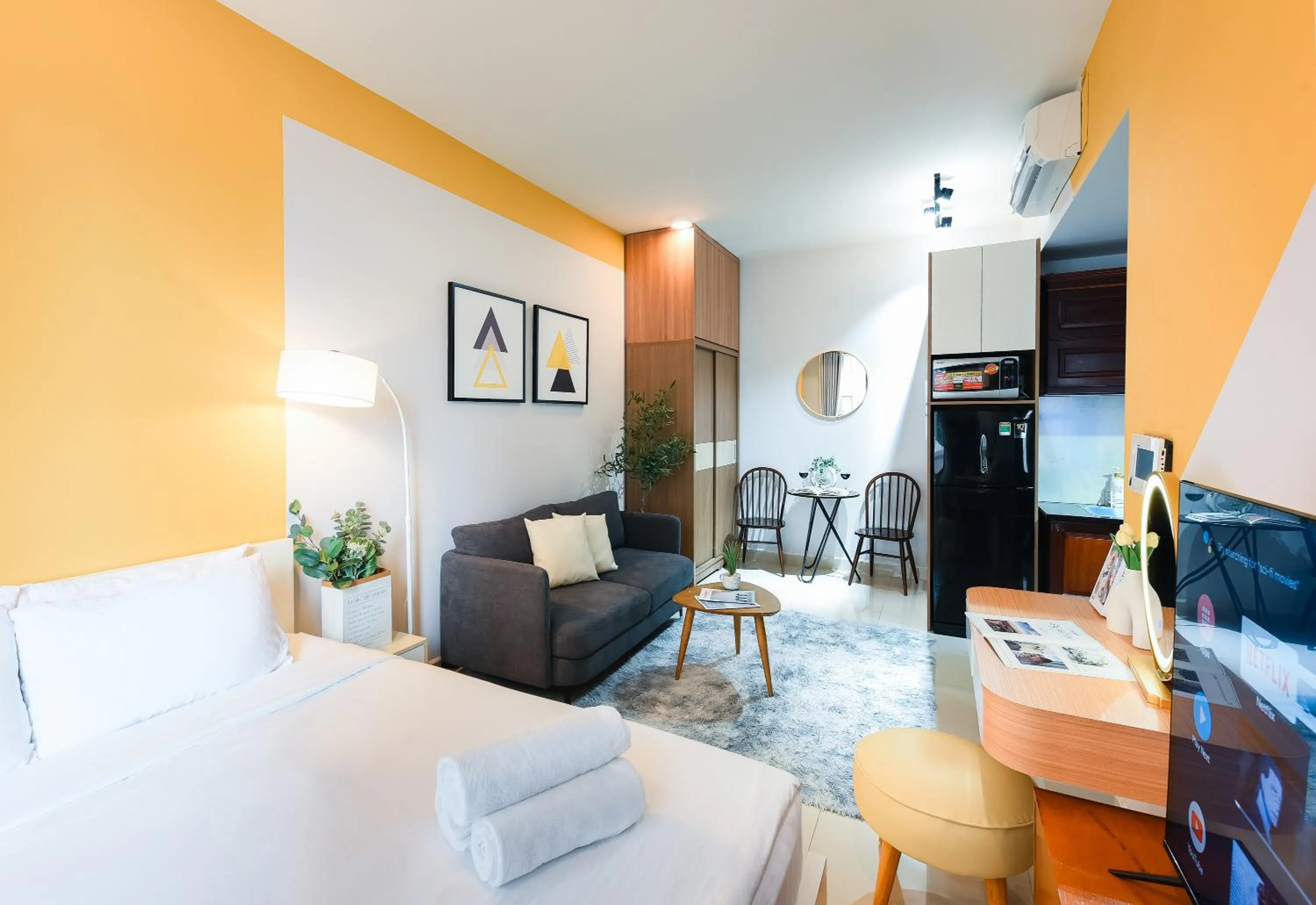 Photo of the whole room in S Lux Apartment