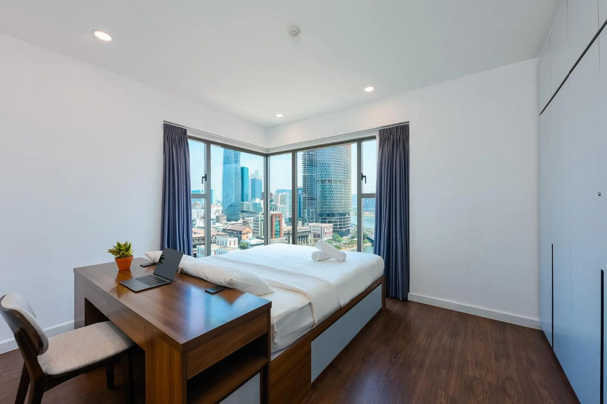 Bedroom, Bed in S Lux Apartment