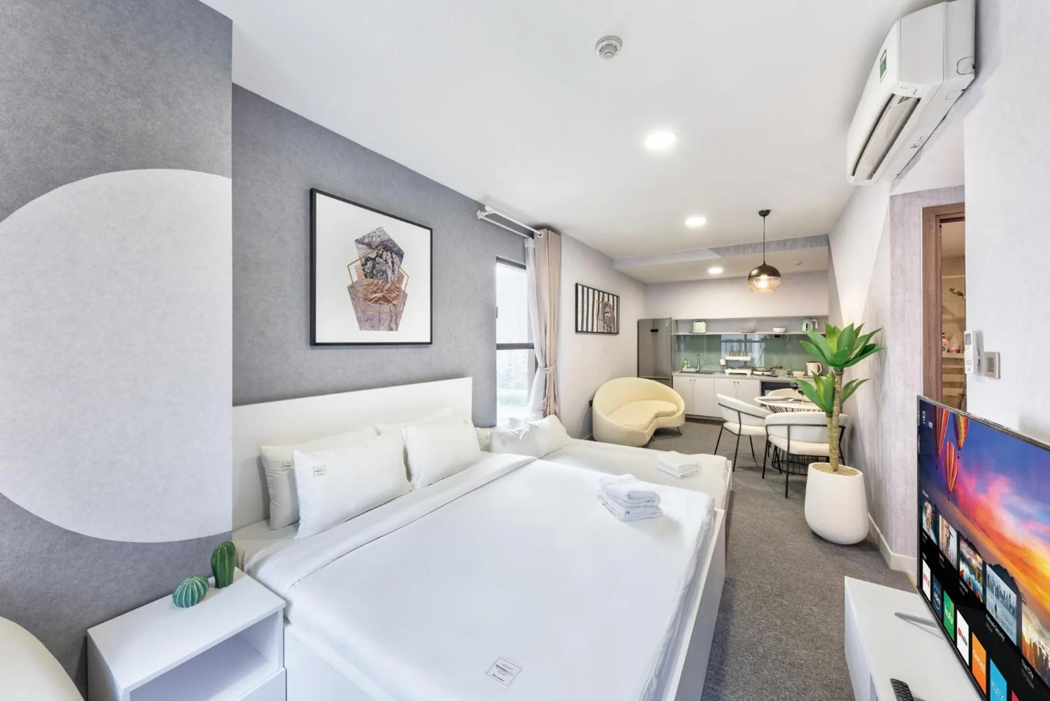 Photo of the whole room, Bed in S Lux Apartment