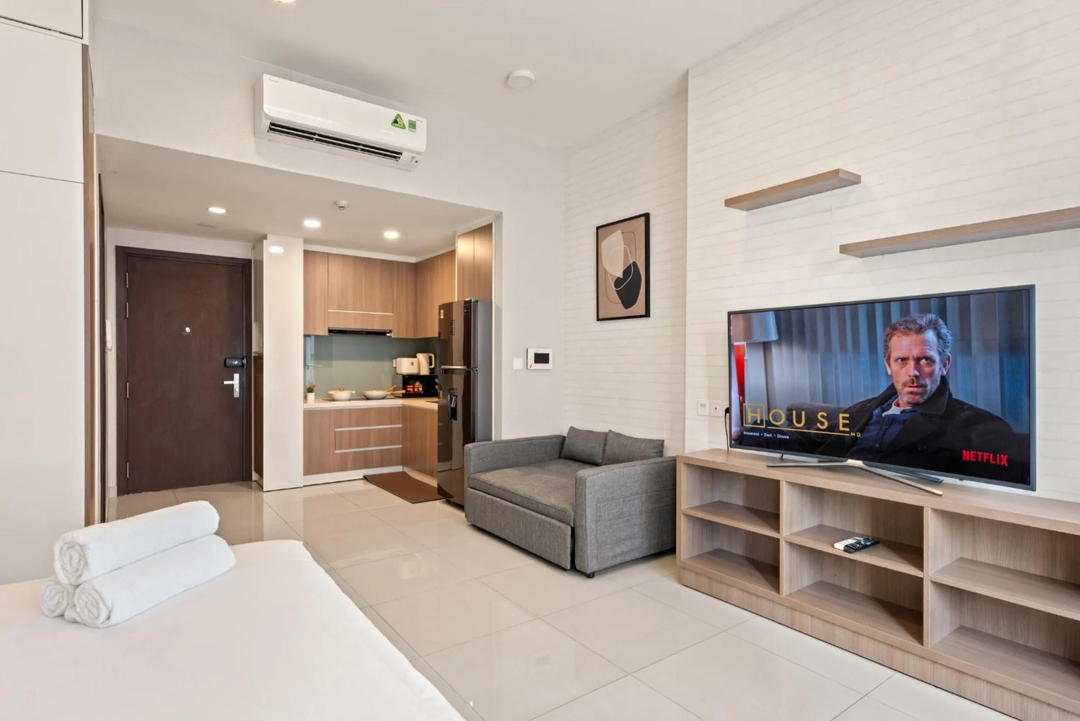 Photo of the whole room, Bed in S Lux Apartment