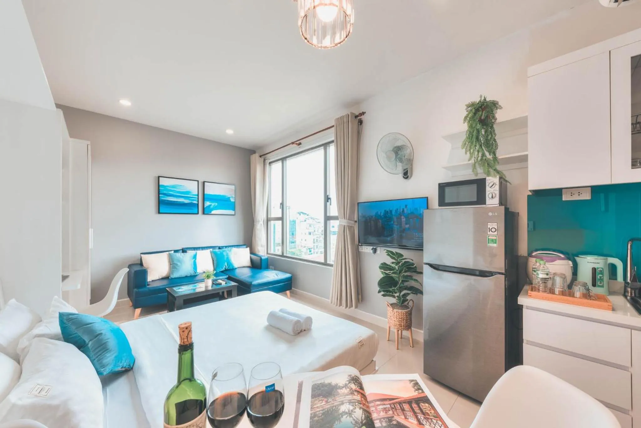 Photo of the whole room in S Lux Apartment