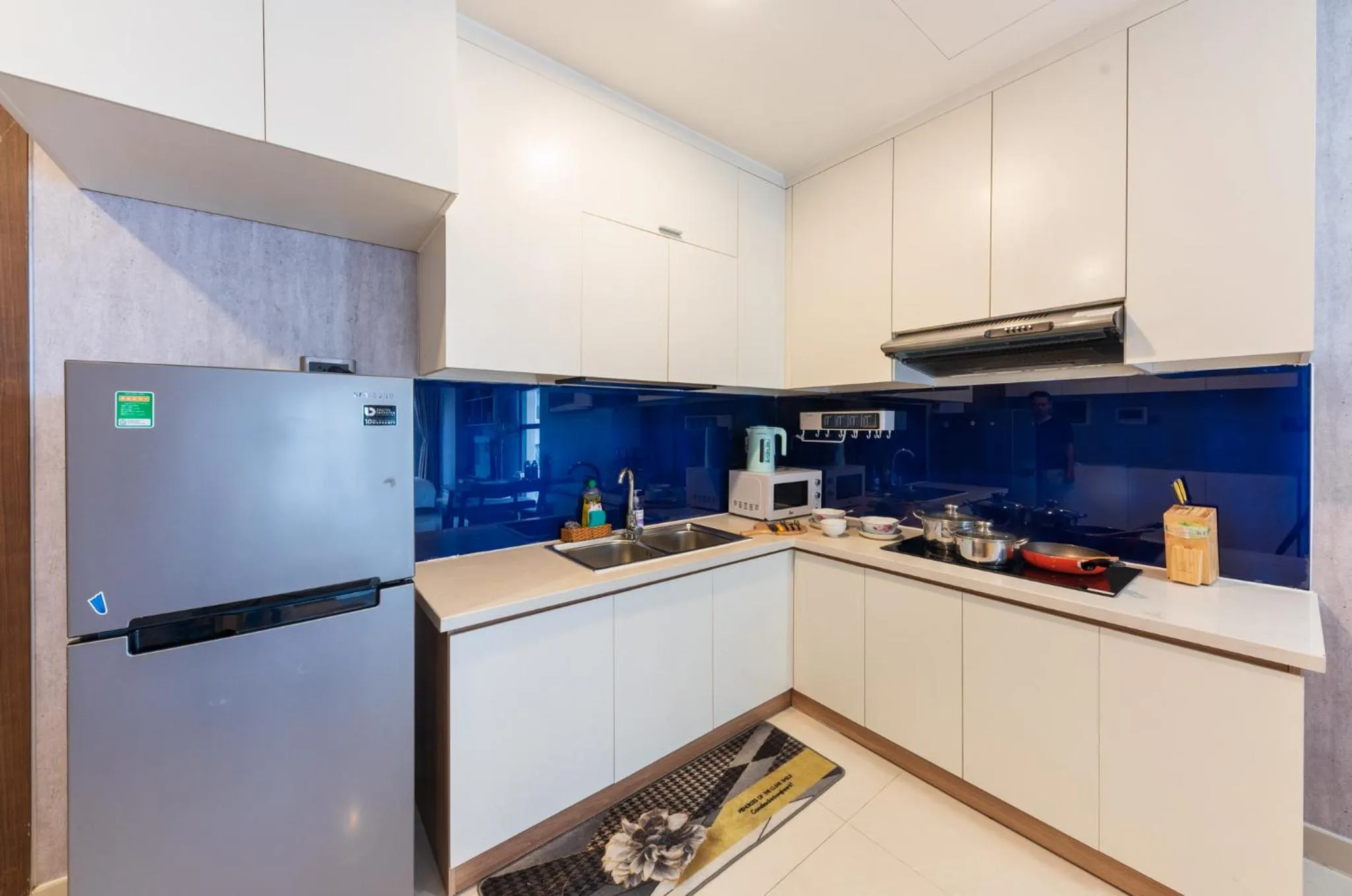 stove in S Lux Apartment