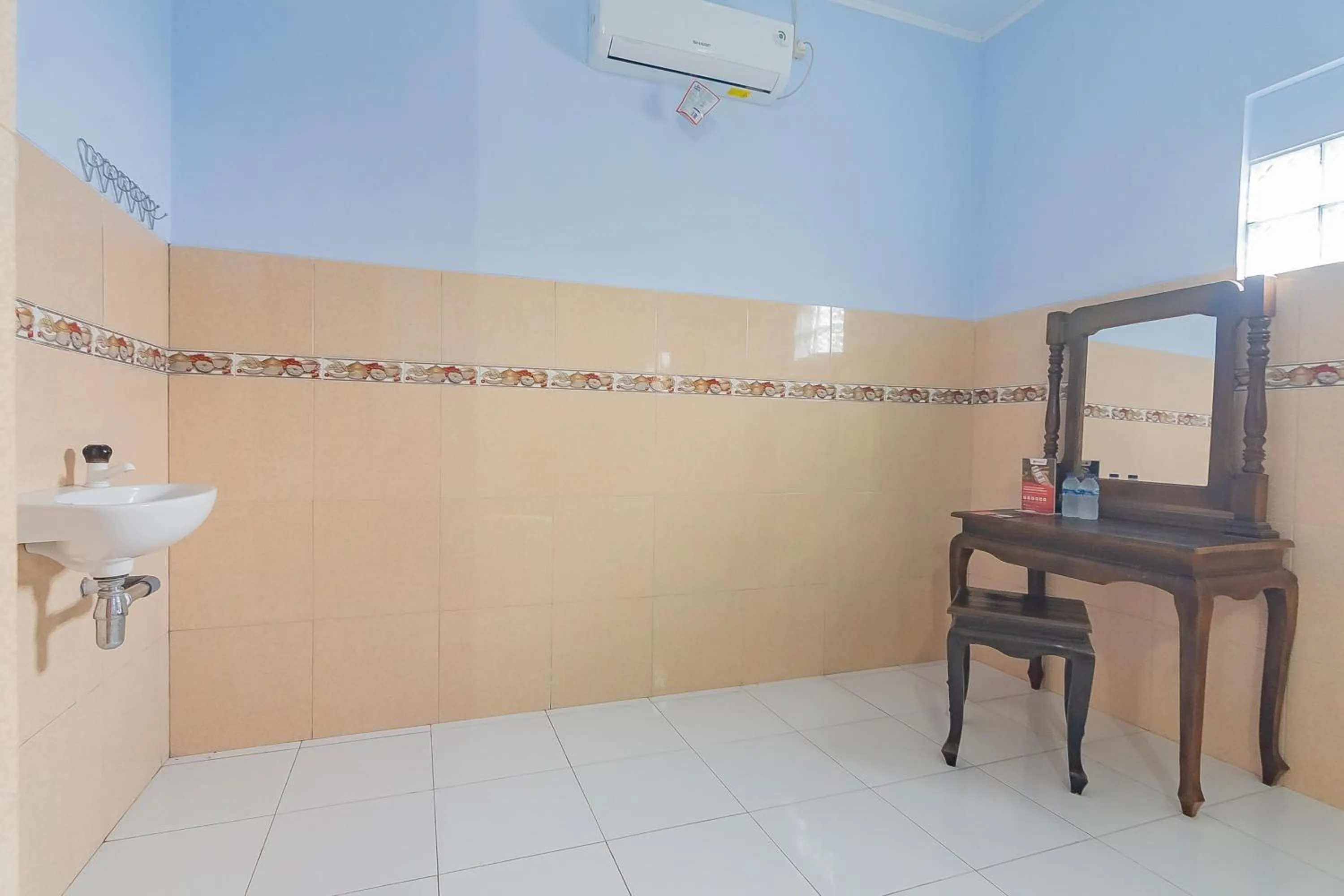 RedDoorz Syariah @ Tambak Mekar Street Subang