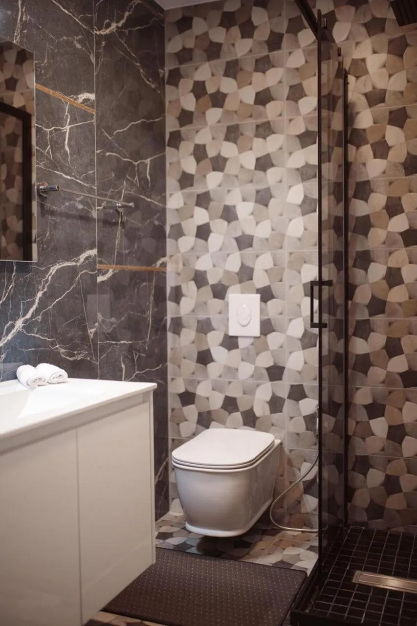 Shower in Hotel Chicago