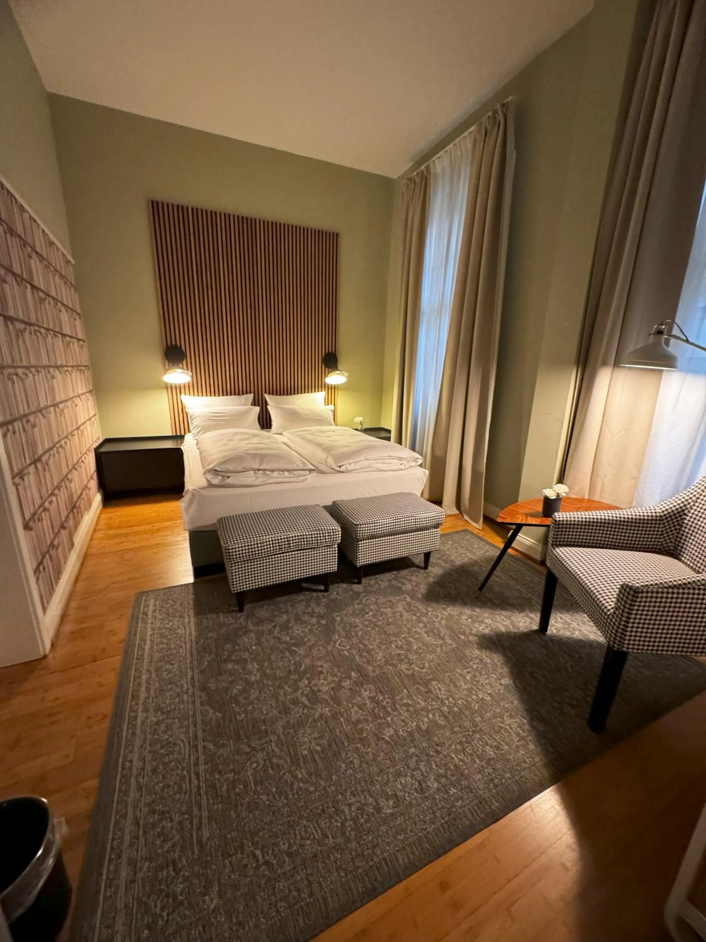 Photo of the whole room, Bed in Hotel Zur Alten Brücke