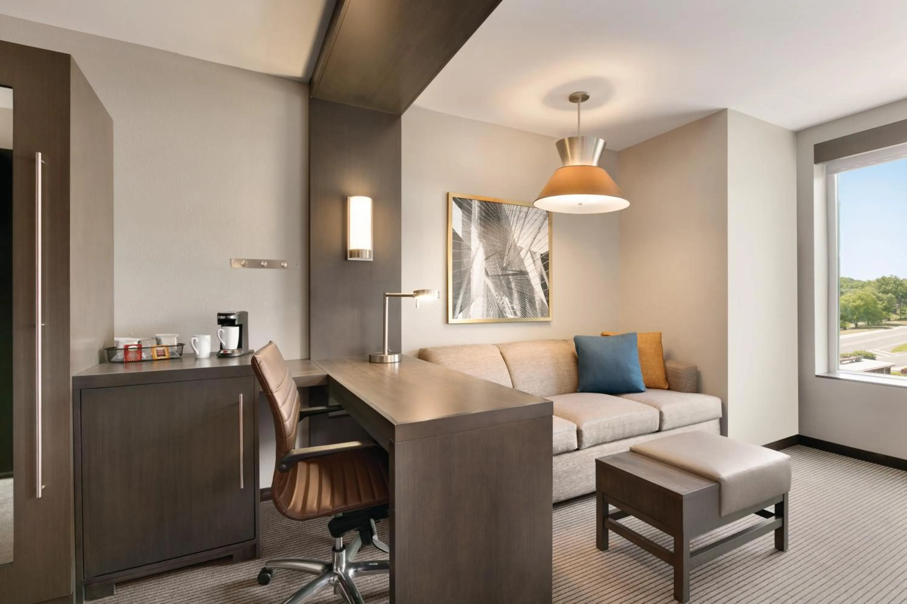 TV and multimedia in Hyatt Place Fort Lee/George Washington Bridge