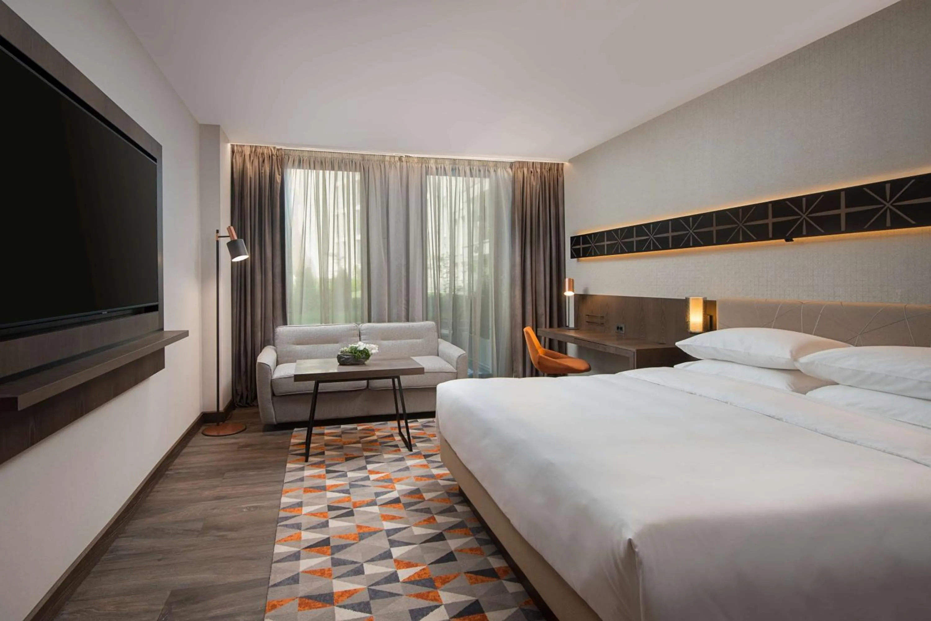 Photo of the whole room, Bed in Hyatt Regency Sofia