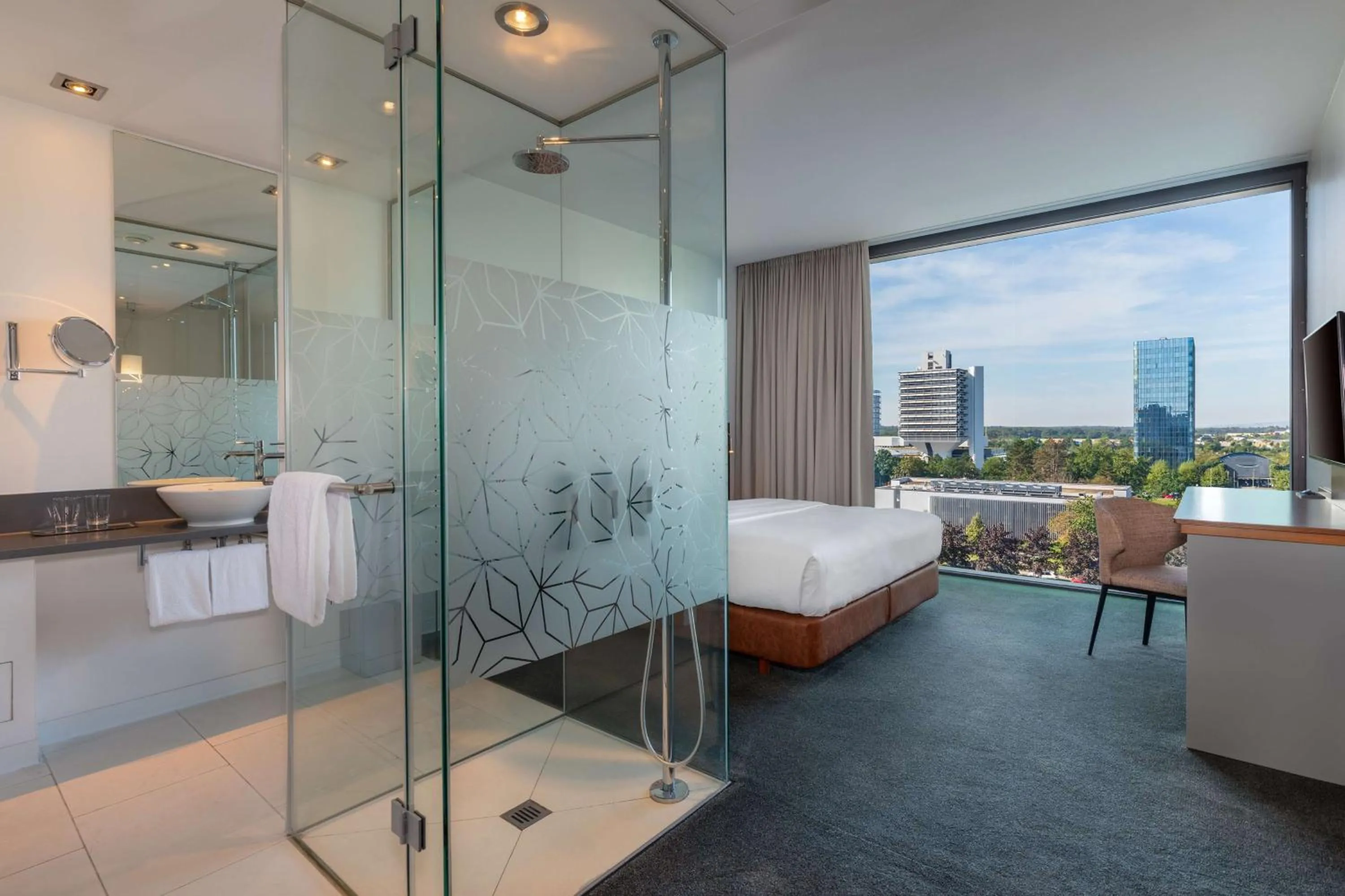 Bedroom, Bed in DoubleTree by Hilton Frankfurt Niederrad