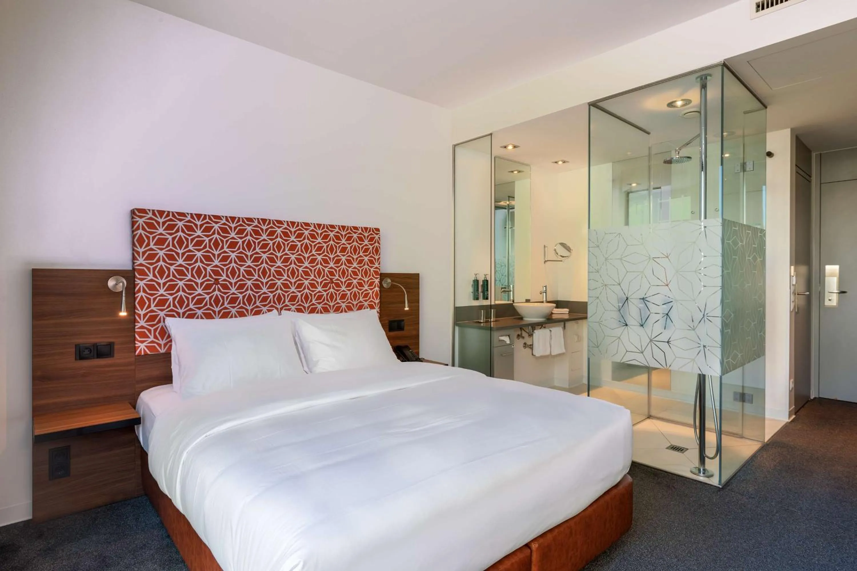 Bed in DoubleTree by Hilton Frankfurt Niederrad