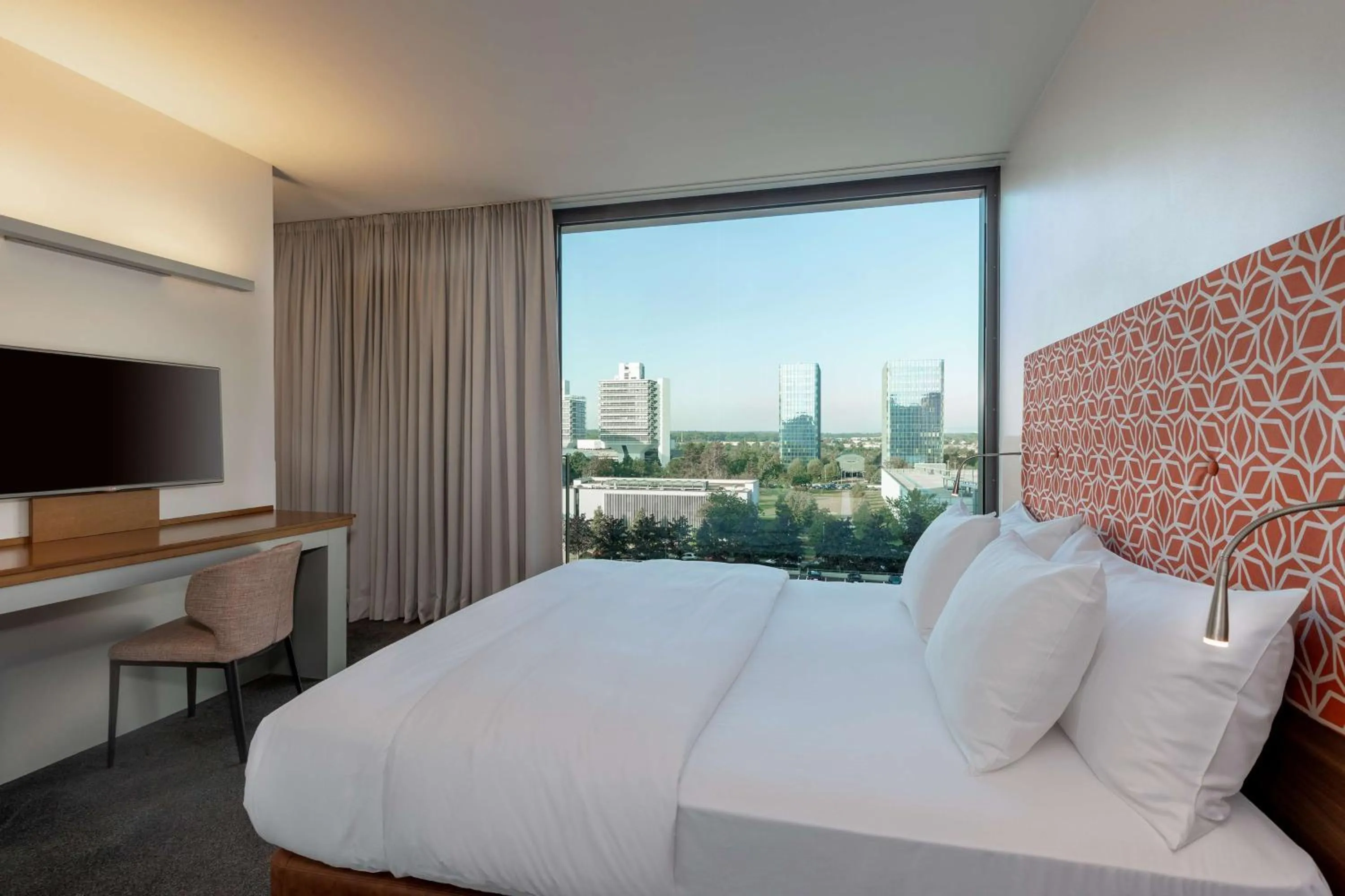 Bedroom, Bed in DoubleTree by Hilton Frankfurt Niederrad