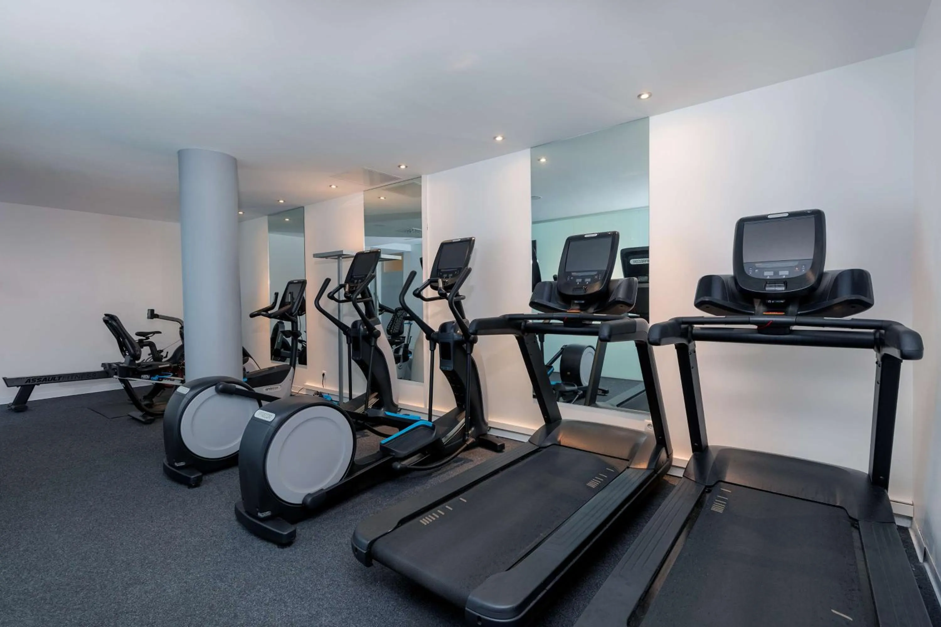 Fitness centre/facilities in DoubleTree by Hilton Frankfurt Niederrad