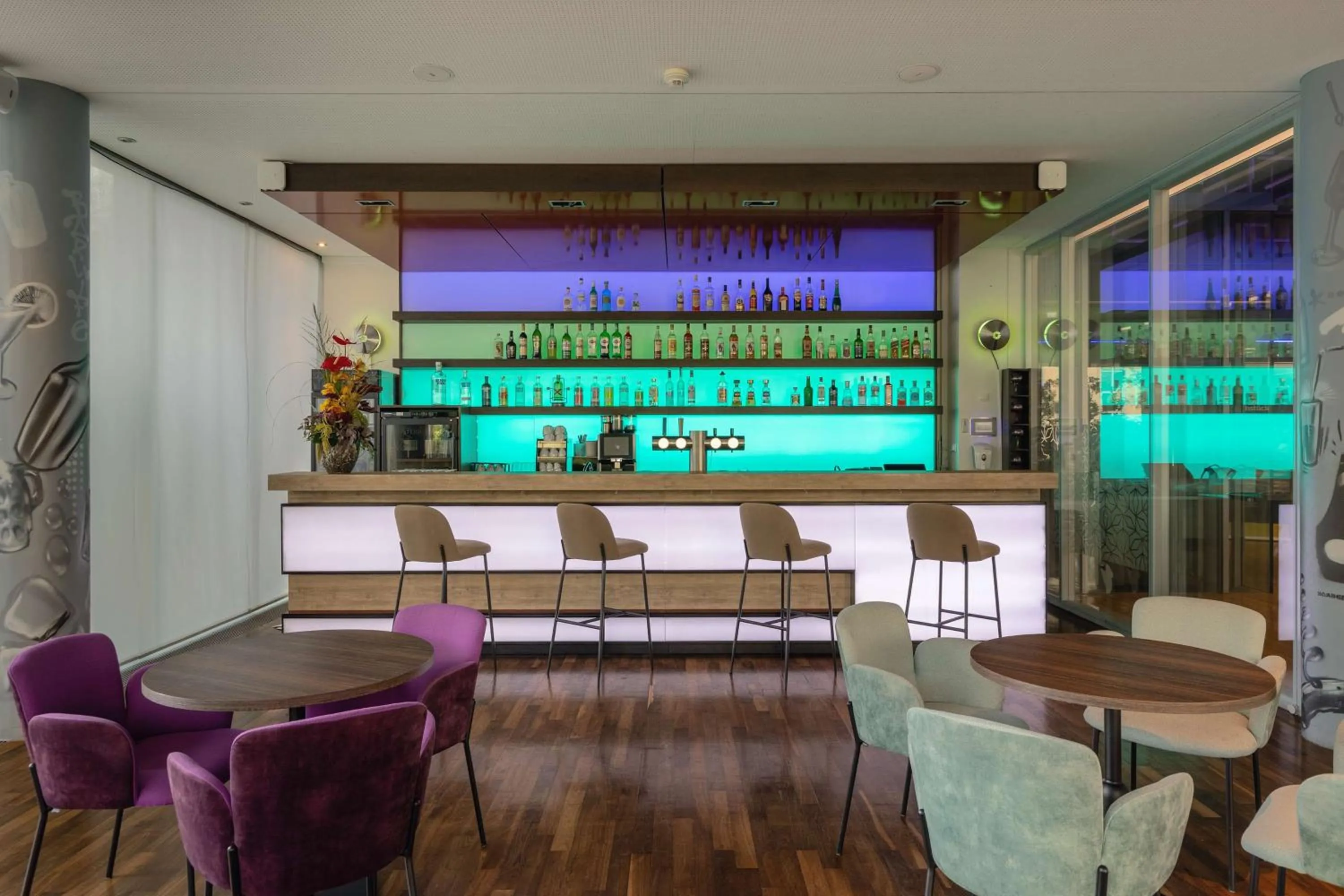 Lounge or bar in DoubleTree by Hilton Frankfurt Niederrad