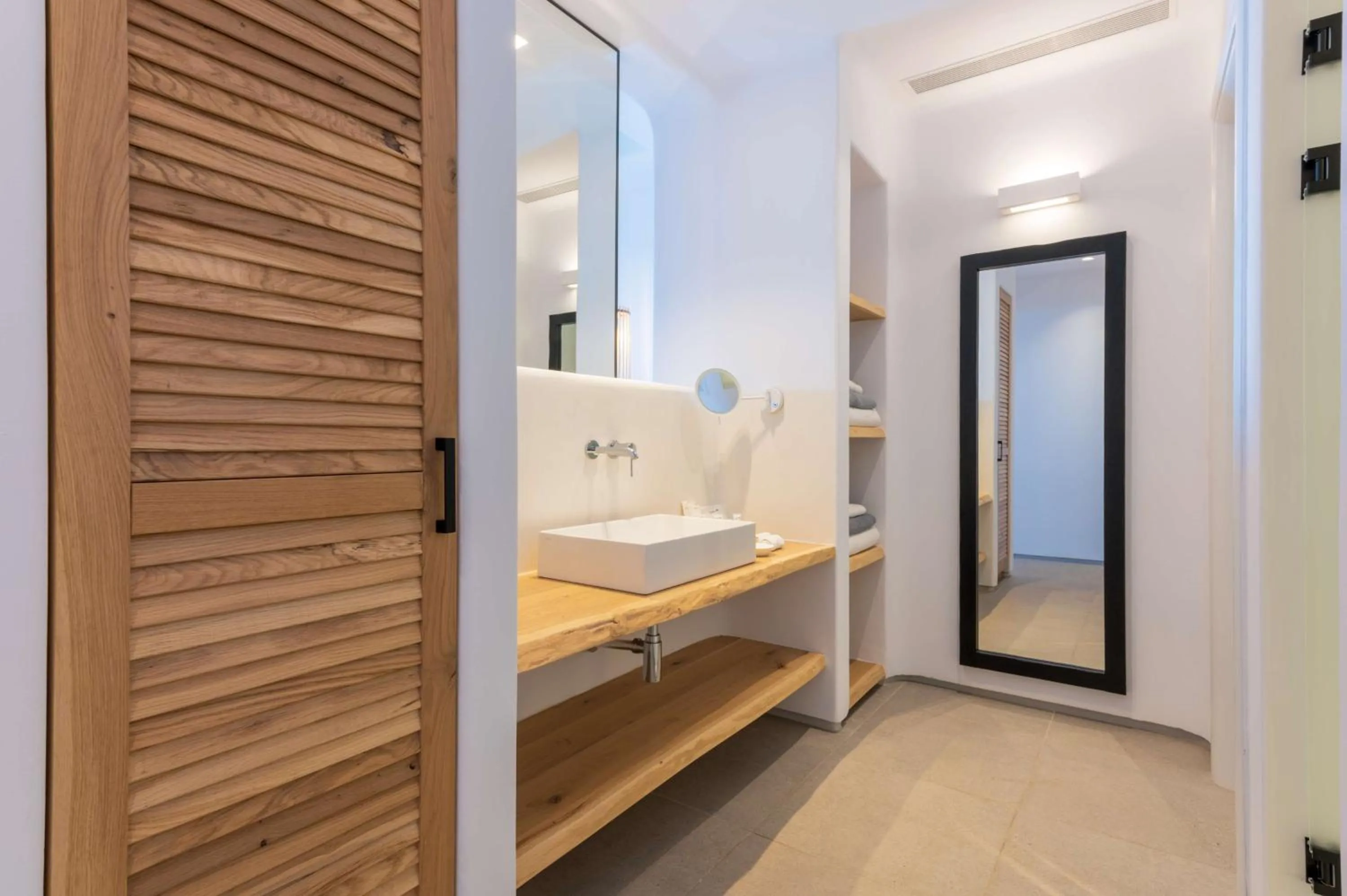 Photo of the whole room, Bed in Radisson Blu Euphoria Resort, Mykonos