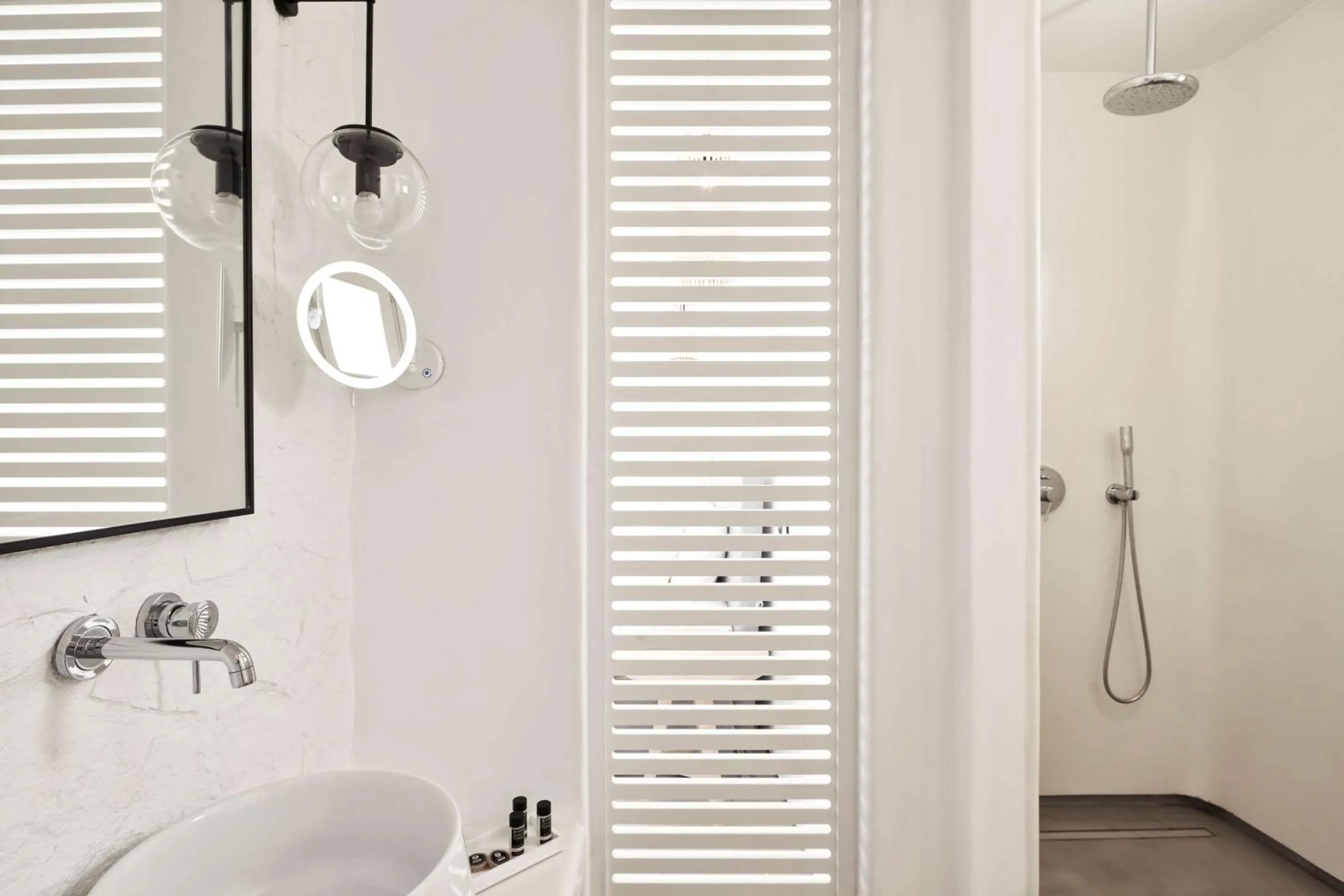 Photo of the whole room in Radisson Blu Euphoria Resort, Mykonos