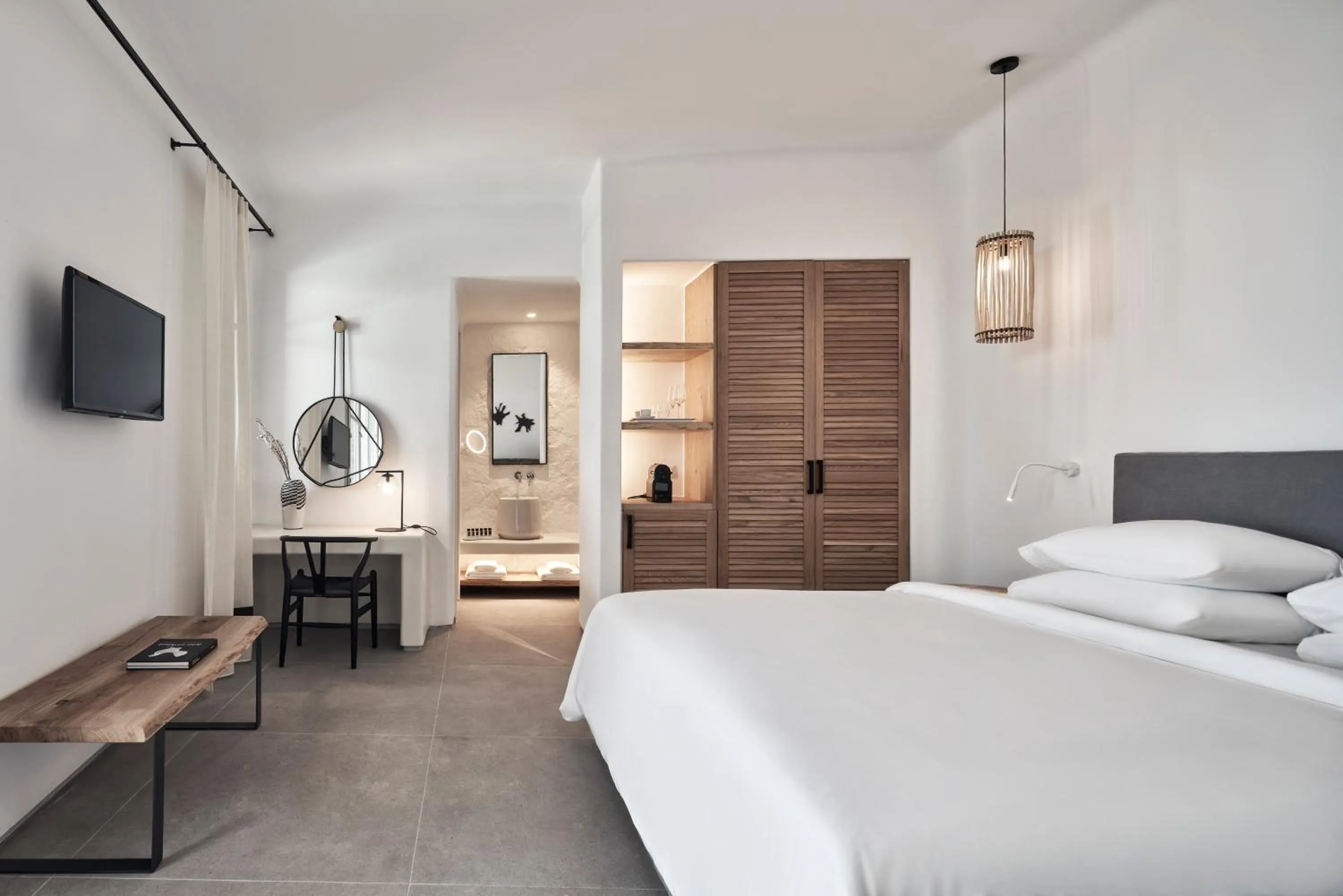 Bedroom, Bed in Radisson Blu Euphoria Resort, Mykonos