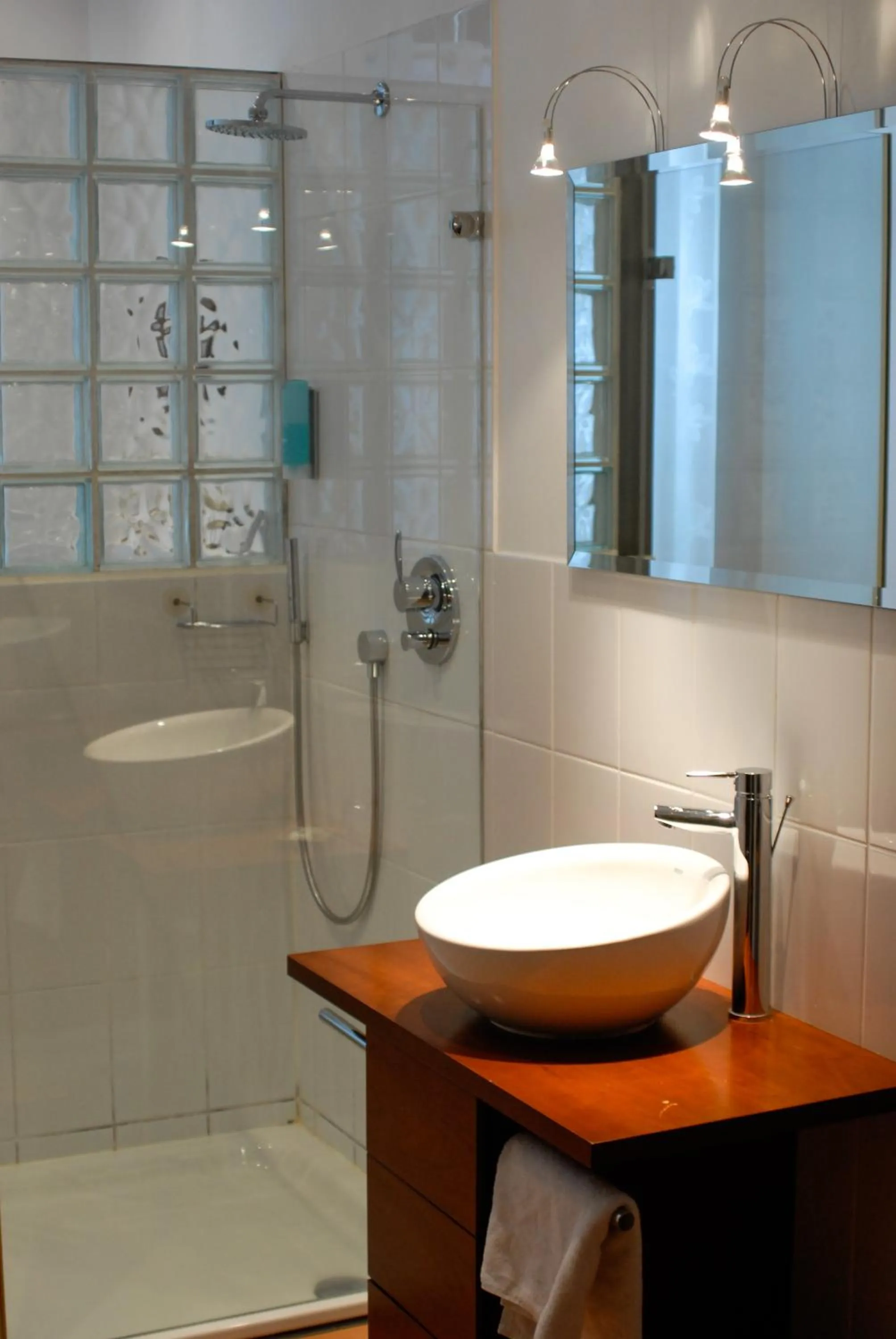 Shower in Hotel ZweiLinden Meckenheim Bonn