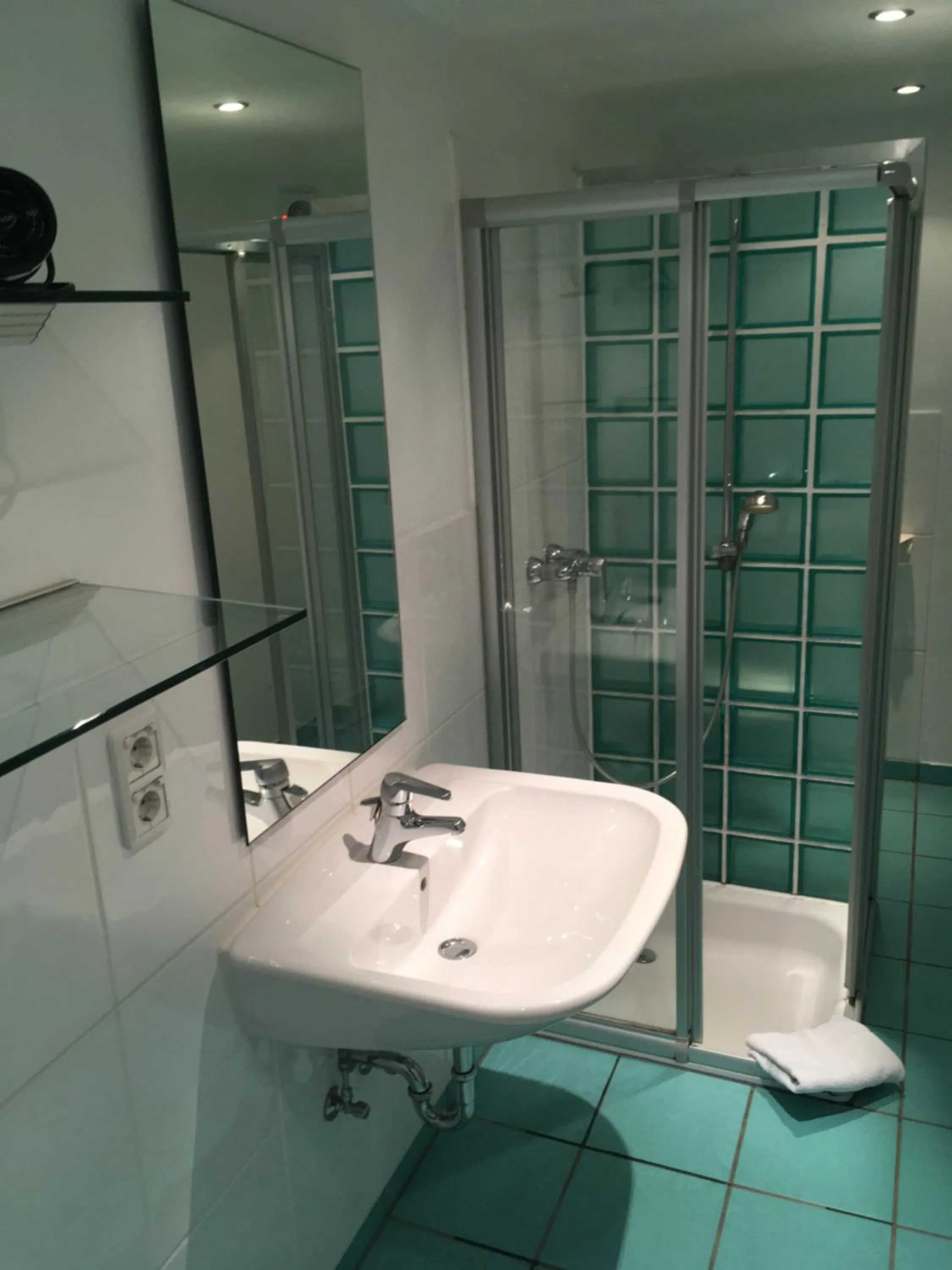 Bathroom in Hotel ZweiLinden Meckenheim Bonn