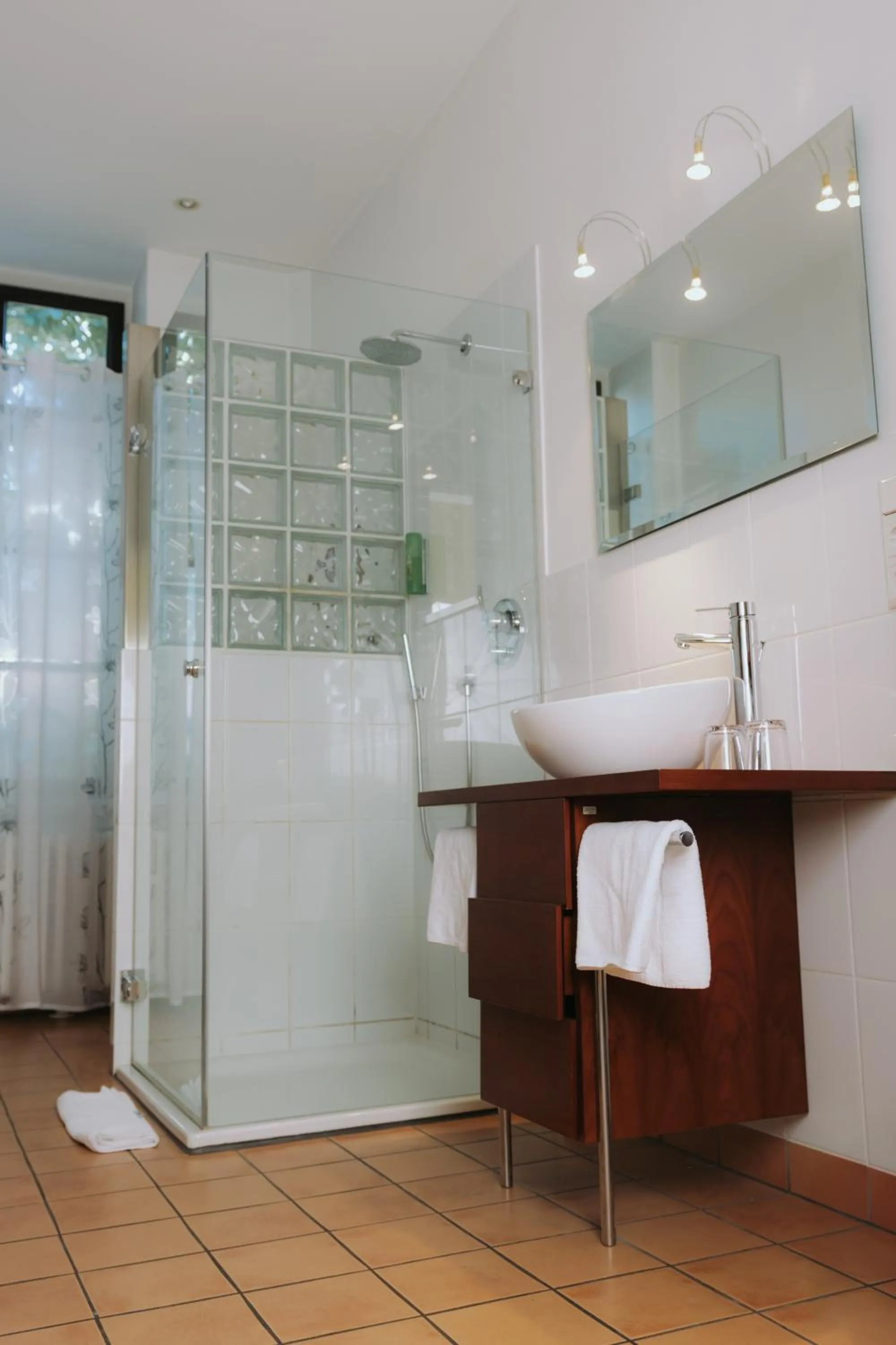 Bathroom in Hotel ZweiLinden Meckenheim Bonn