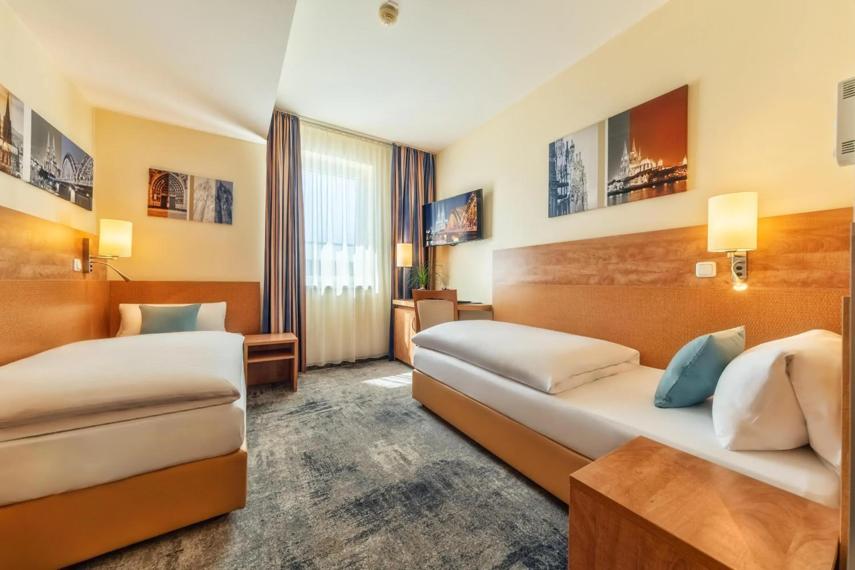 Comfort Twin Room in CityClass Hotel am Dom Comfort Twin Room in CityClass Hotel am Dom