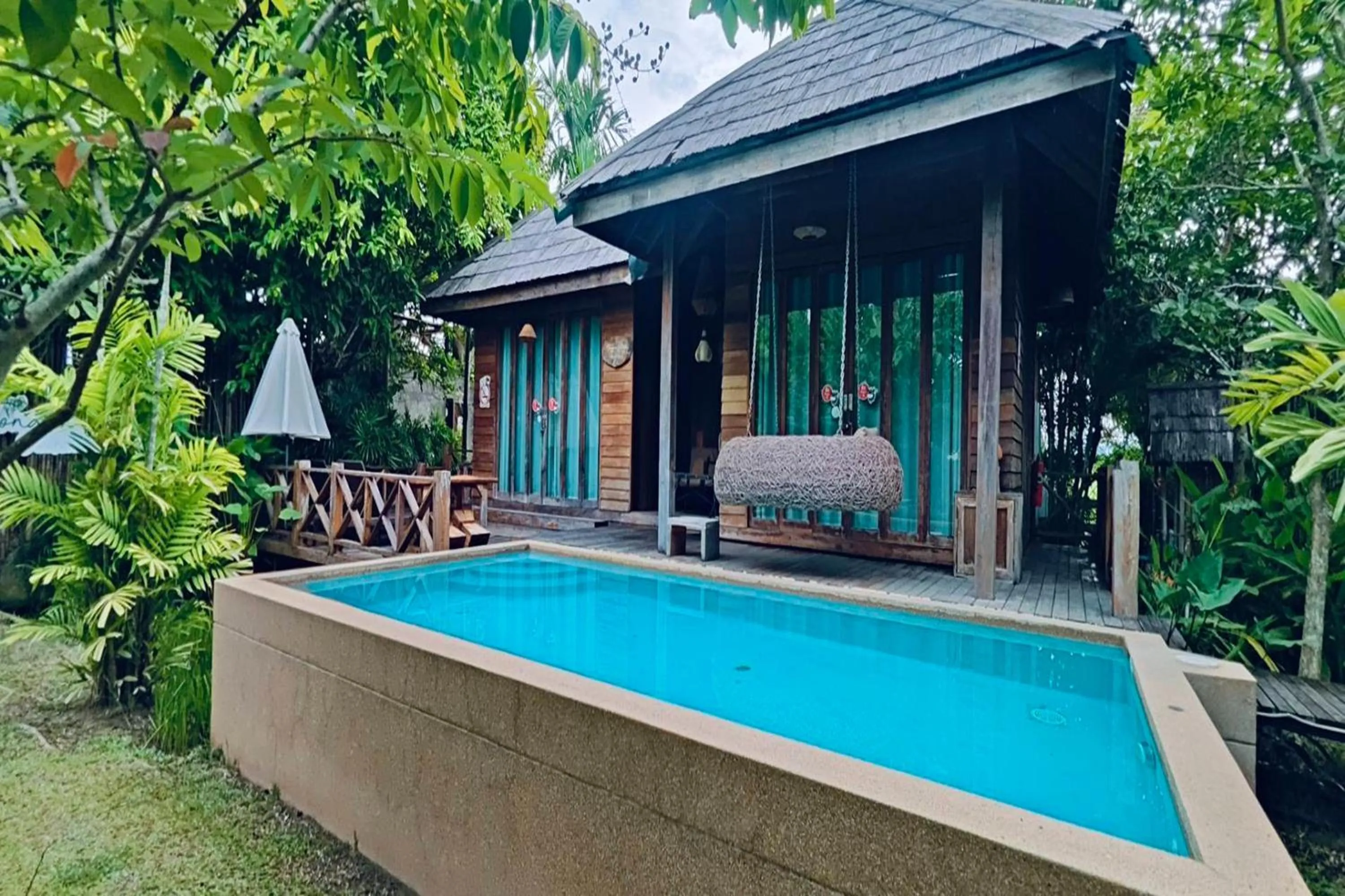 Swimming pool in Tongna Cottage Natural Resort