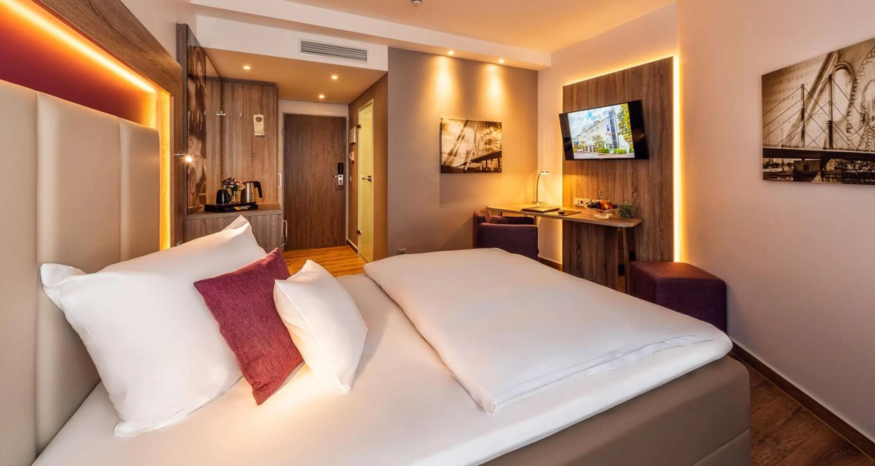 Bedroom, Bed in Best Western Plus Hotel Stadtquartier Haan