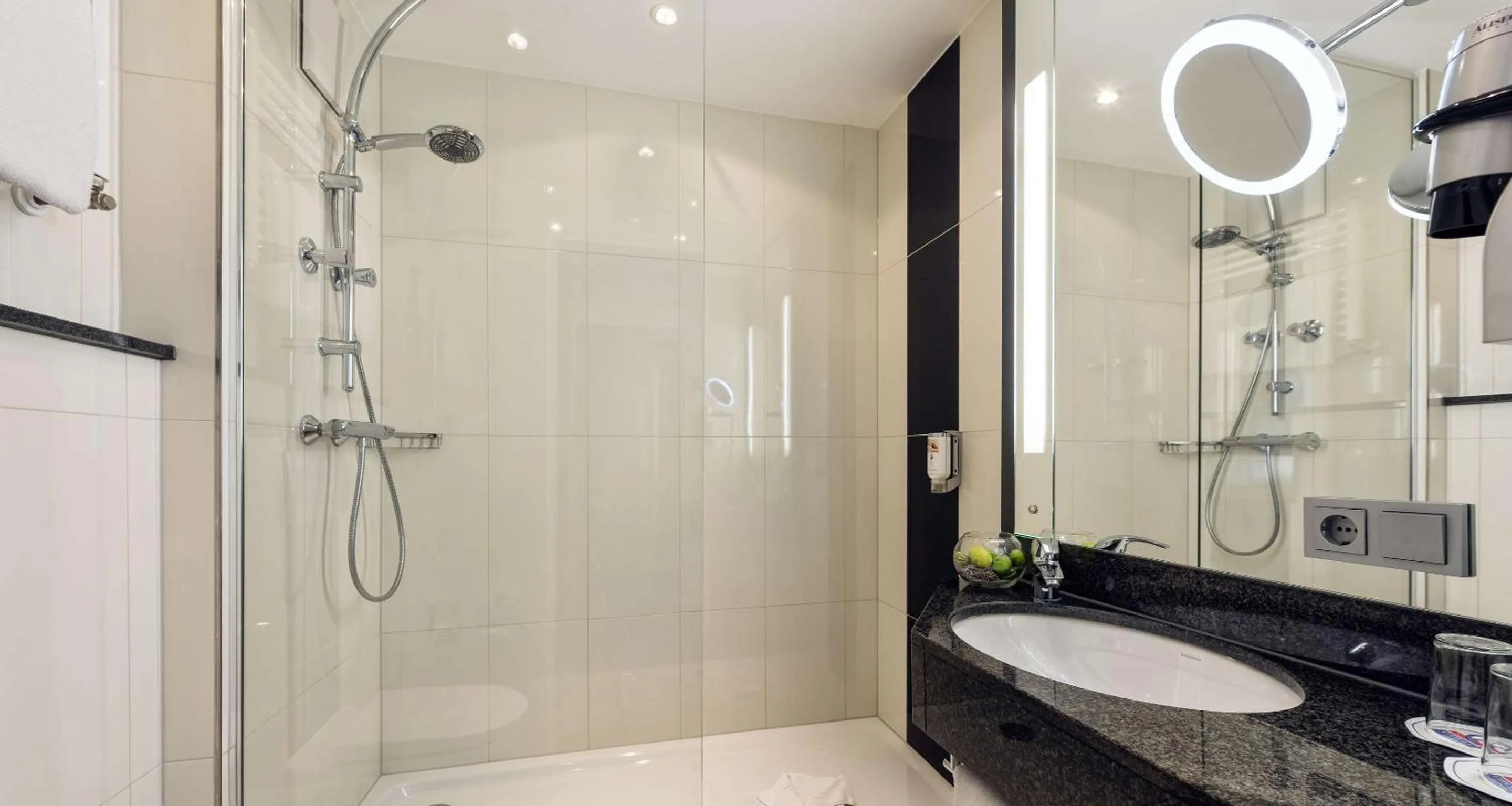 Bathroom in Best Western Plus Hotel Stadtquartier Haan