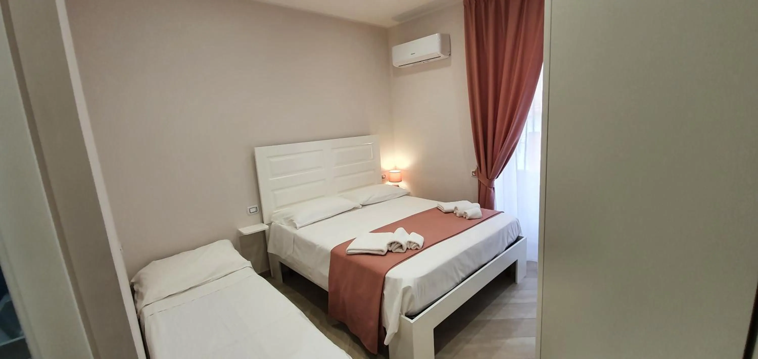 Photo of the whole room, Bed in Dimora Costantino