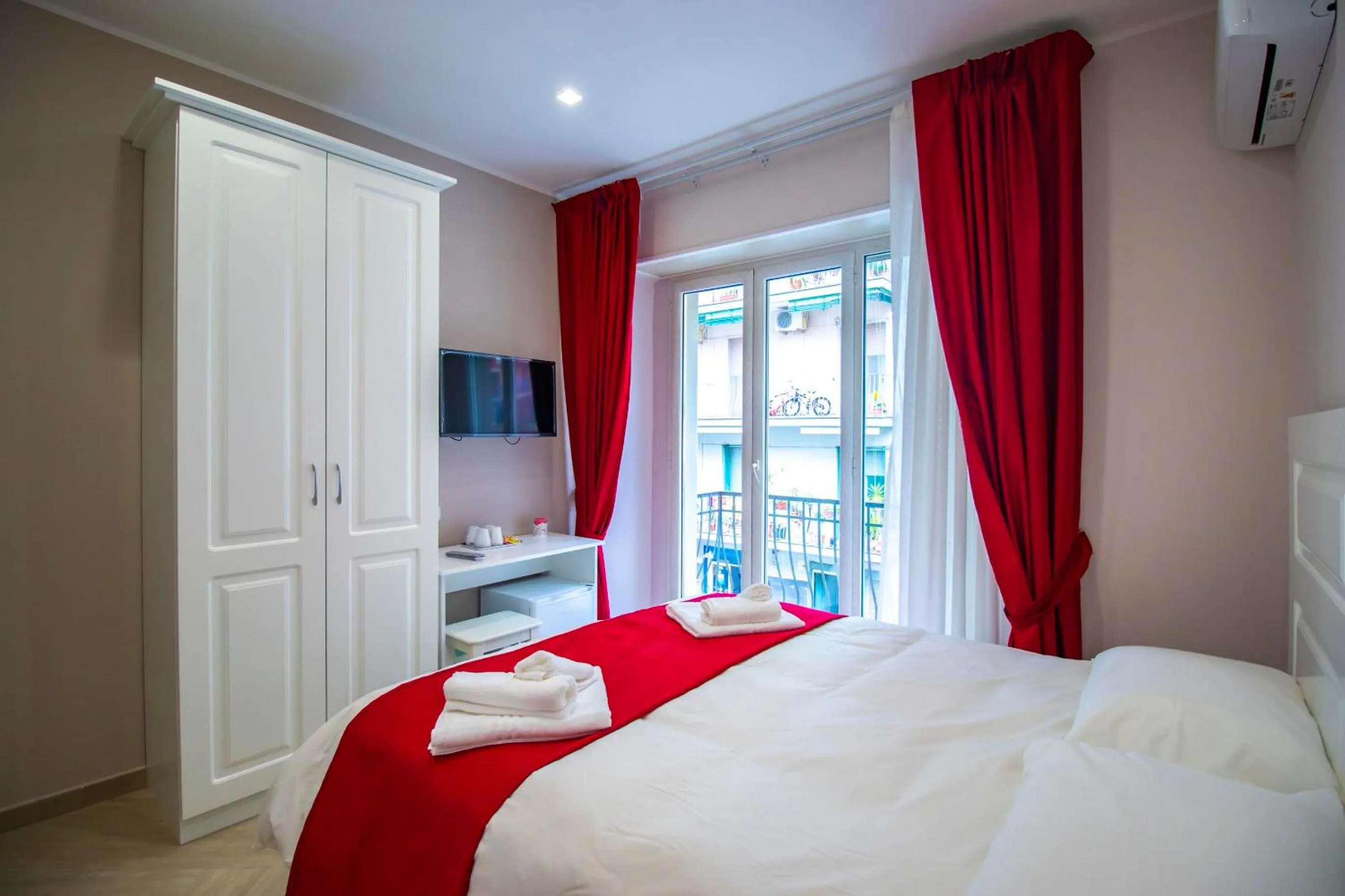 Photo of the whole room, Bed in Dimora Costantino