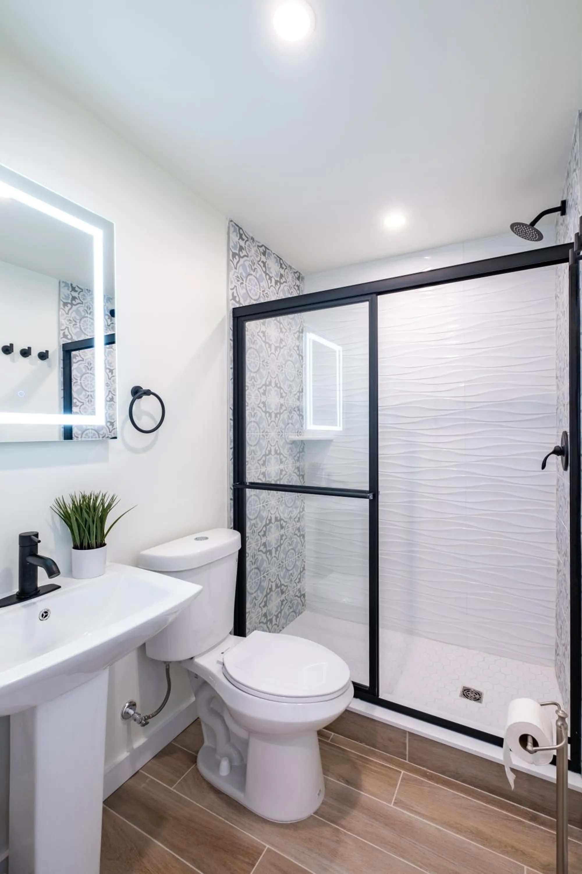 Bathroom in Pavilion Motor Lodge